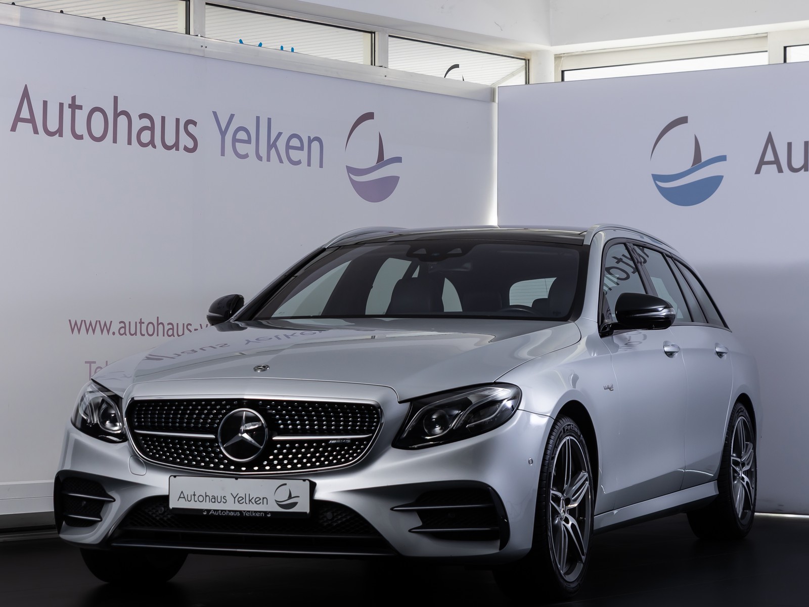 Mercedes-Benz E 43 AMG MBEAM PANO DISTR BURMESTER HUD AHK 360