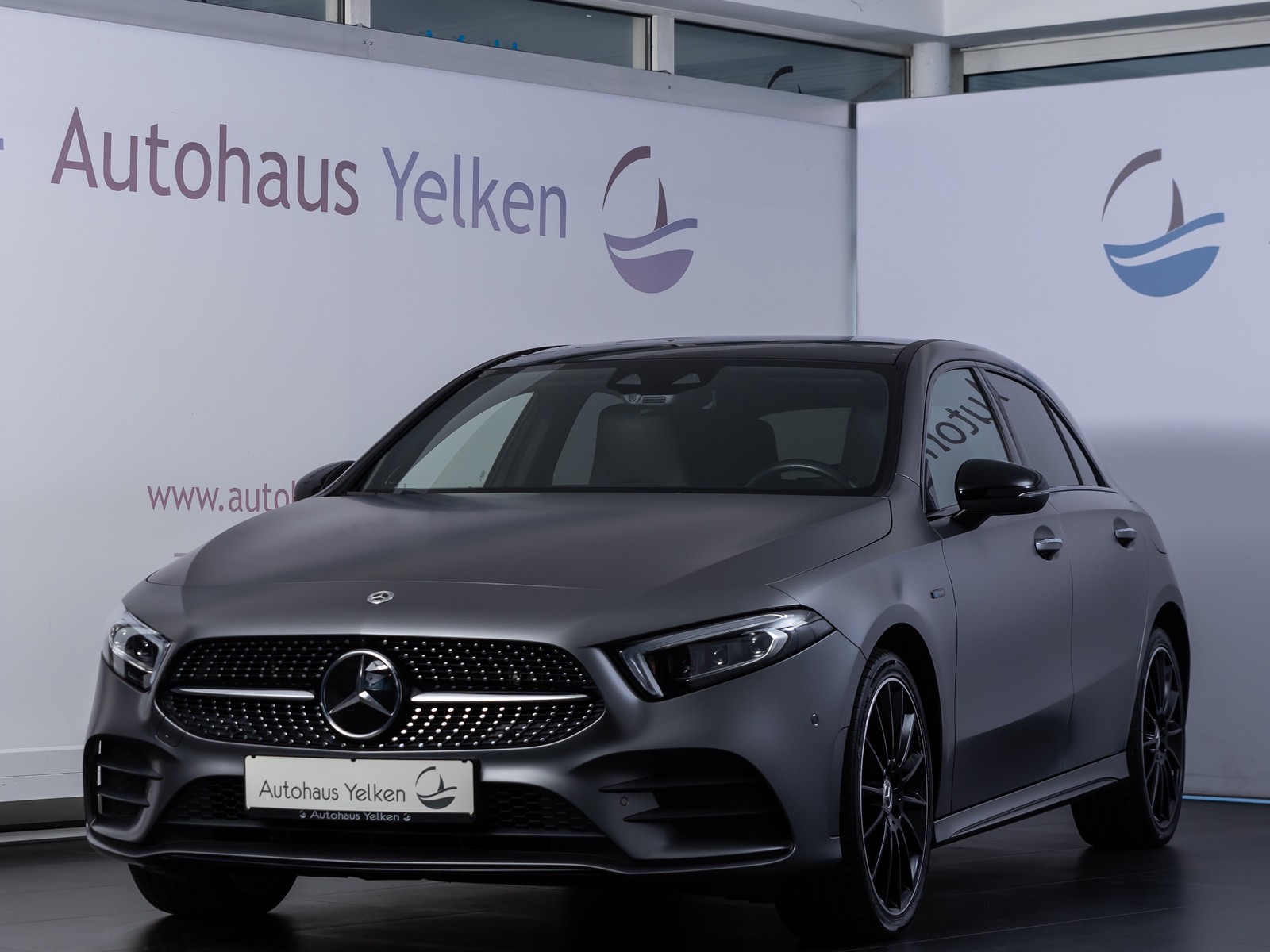 Mercedes-Benz A 250 e AMG-LINE MBEAM PANO BURM DISTR AHK 360°