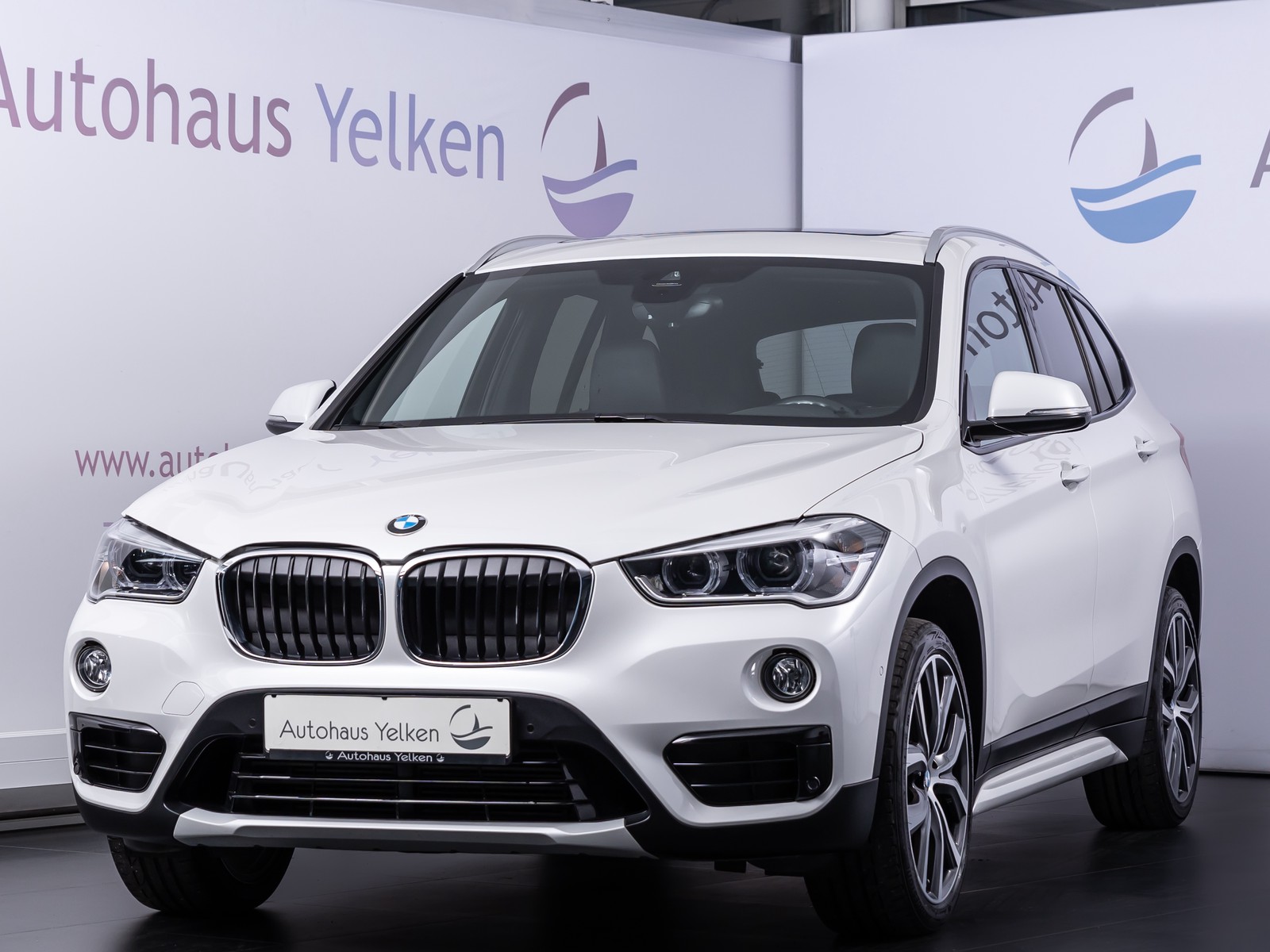 BMW X1 xDrive 25d Sport *BUSINESS*AHK*PANO*HUD*LED*