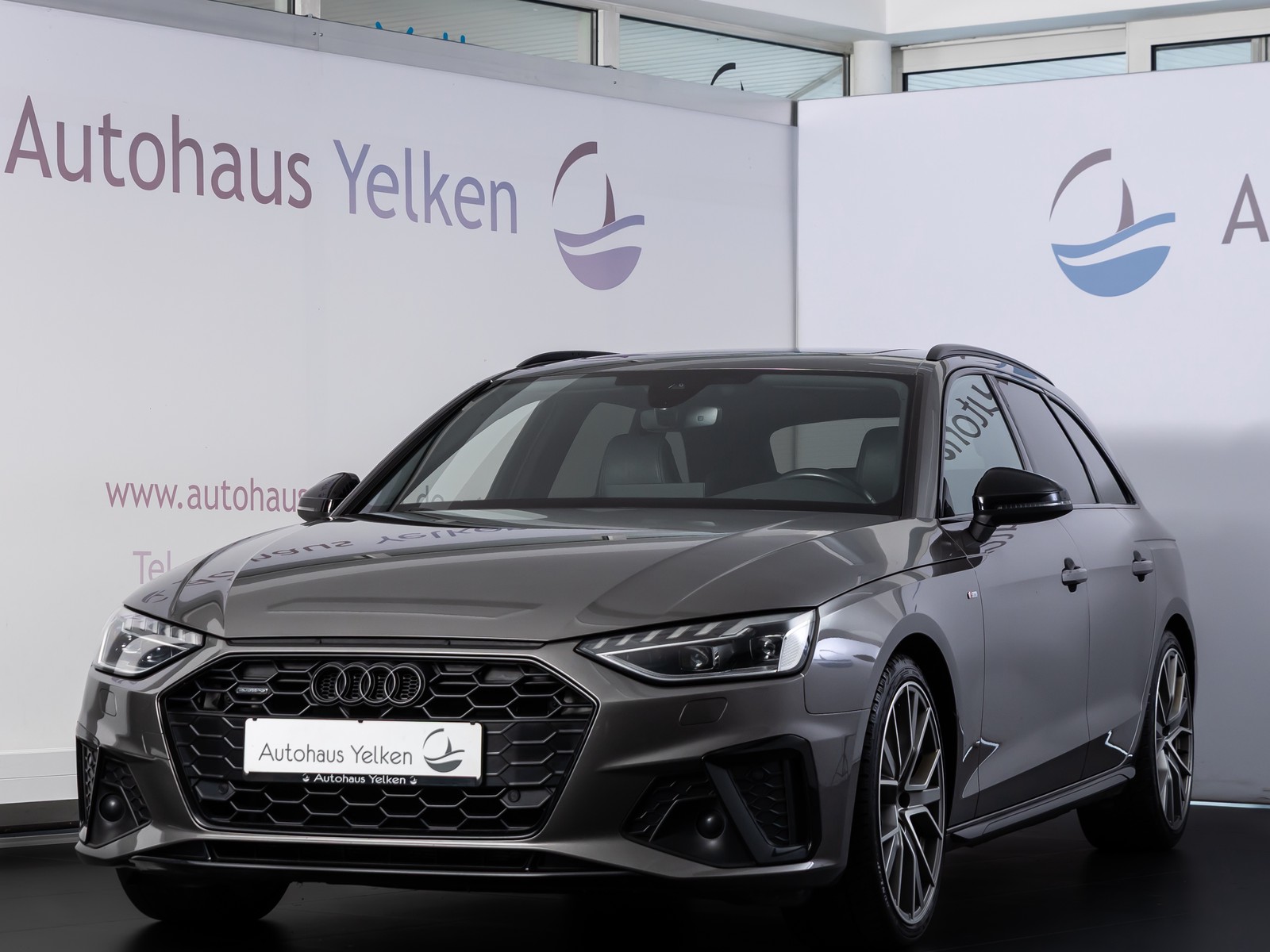 Audi A4 40 TDI S line Competition MATRIX PANO S-SITZE