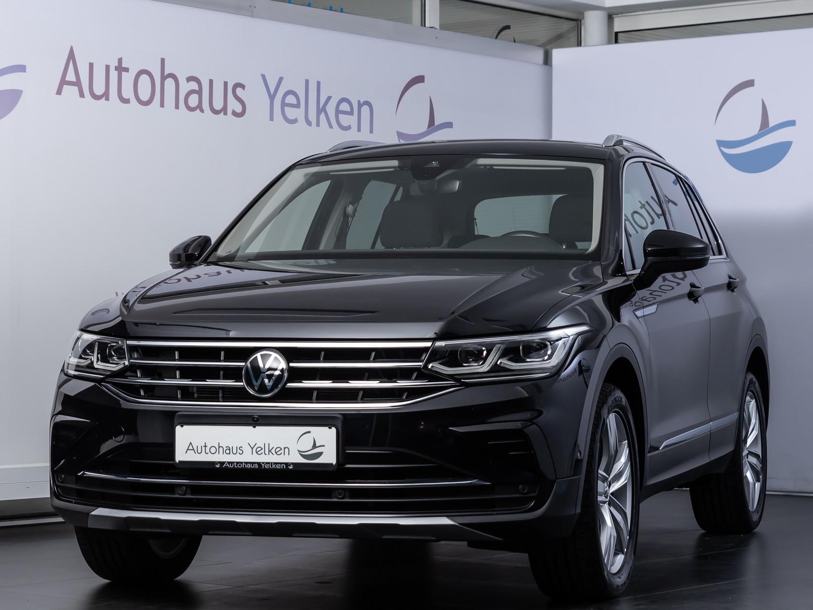 Volkswagen Tiguan 2.0 TDI Elegance MATRIX ACC STDHZ AHK 360