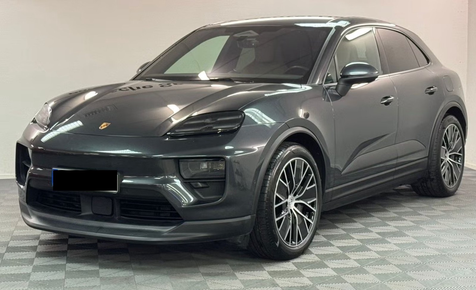 Porsche Macan Electric 4