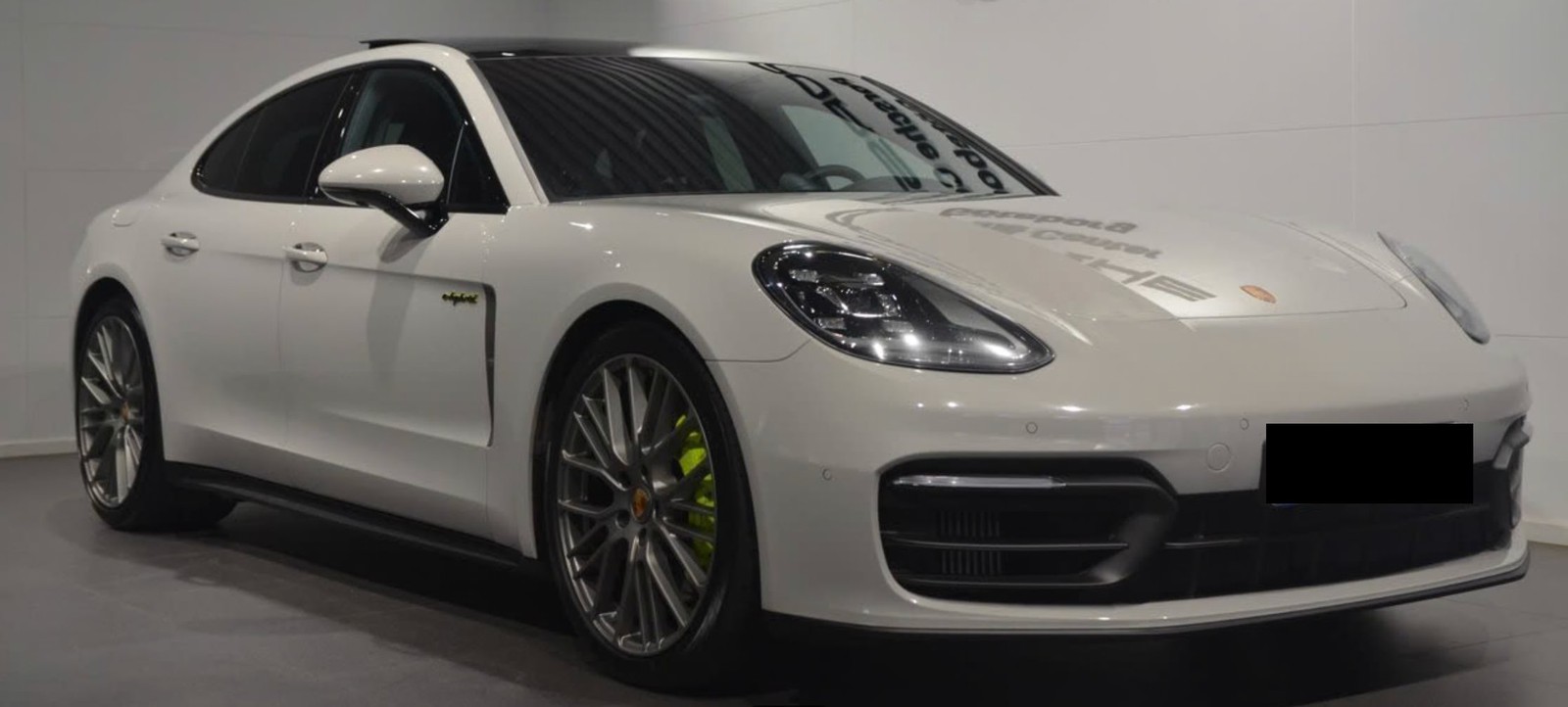 Porsche Panamera 4 E-Hybrid Platinum Edition