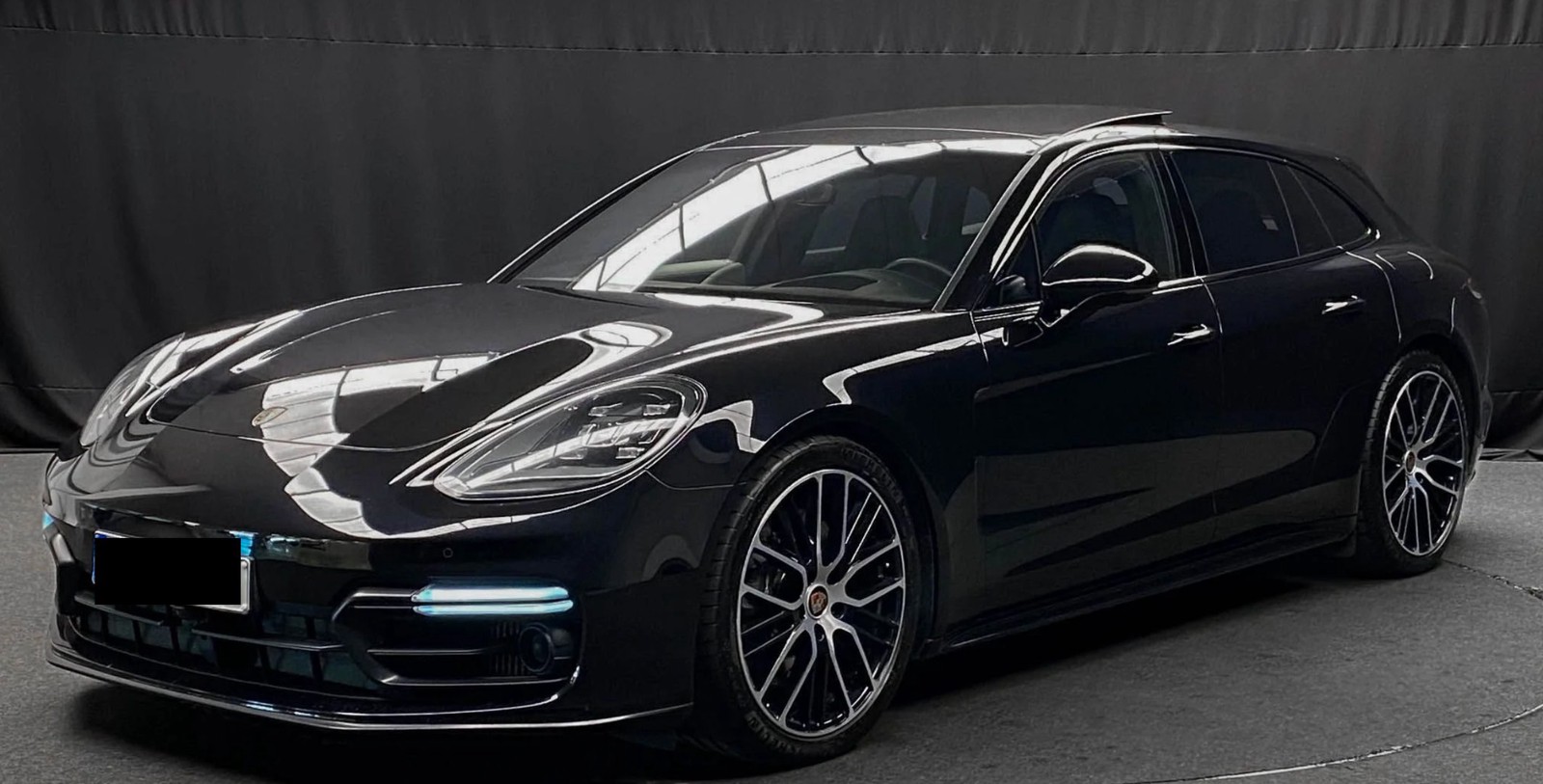 Porsche Panamera Sport Turismo 4 E-Hybrid Platinum Edition