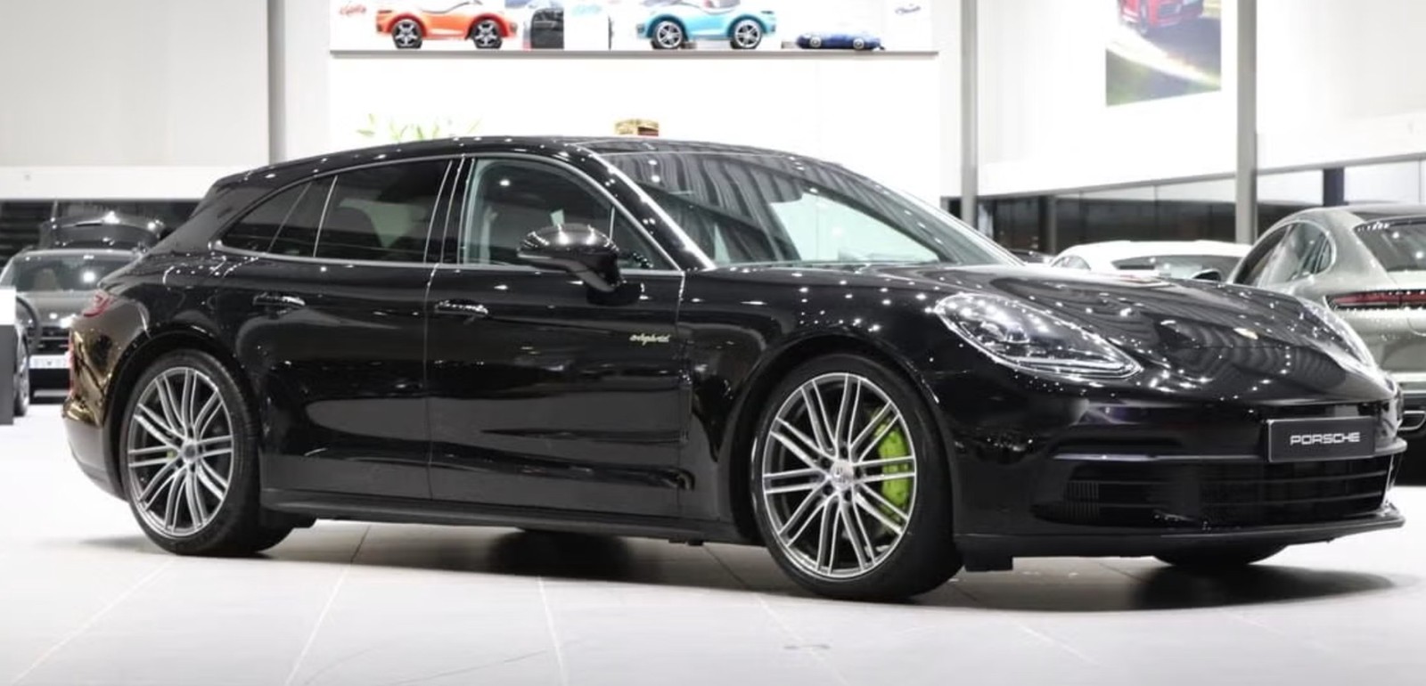 Porsche Panamera Sport Turismo 4 E-Hybrid