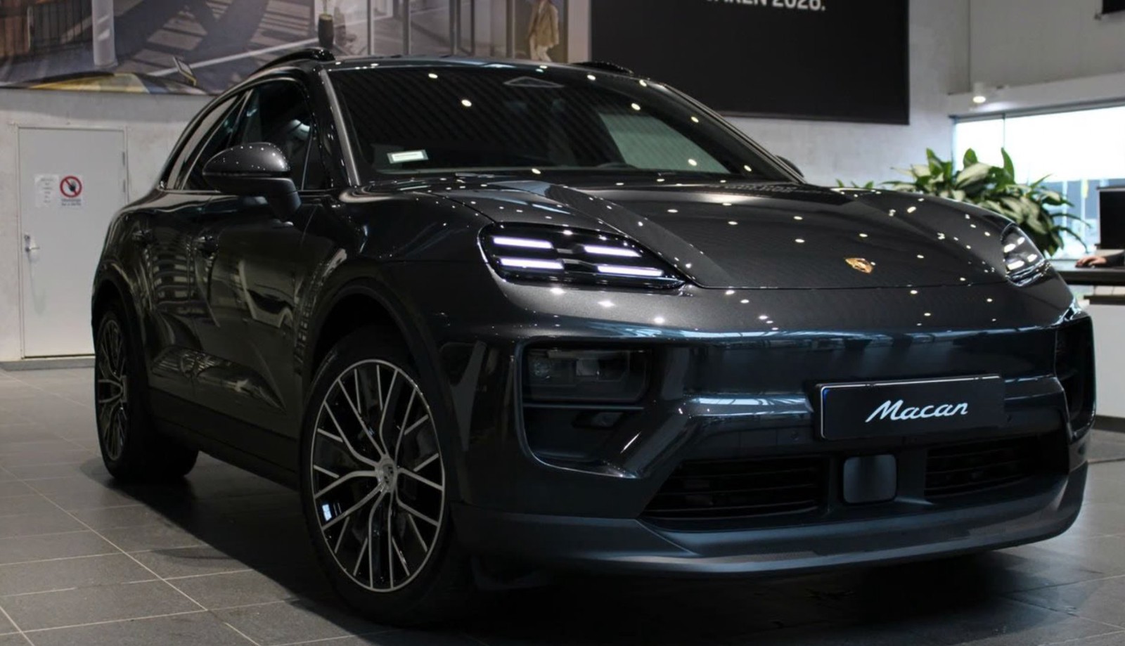 Porsche Macan Electric 4 BOSE/AHK/CHRONO/PANO
