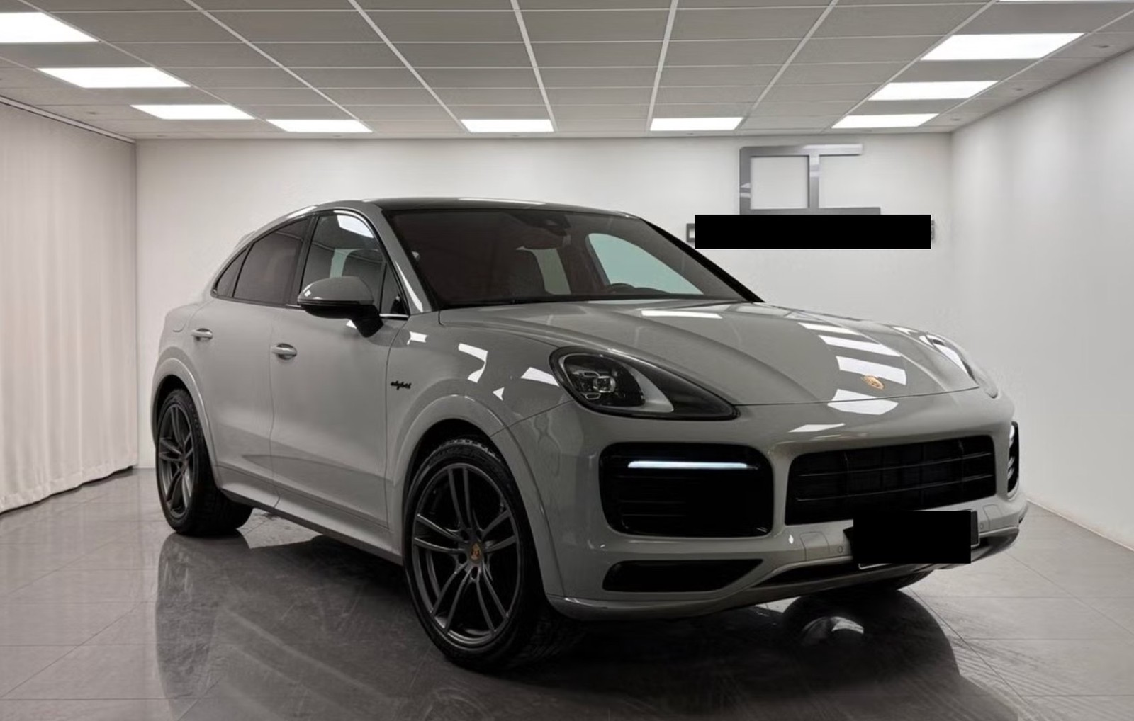 Porsche Cayenne Coupe E-Hybrid Platinum Edition
