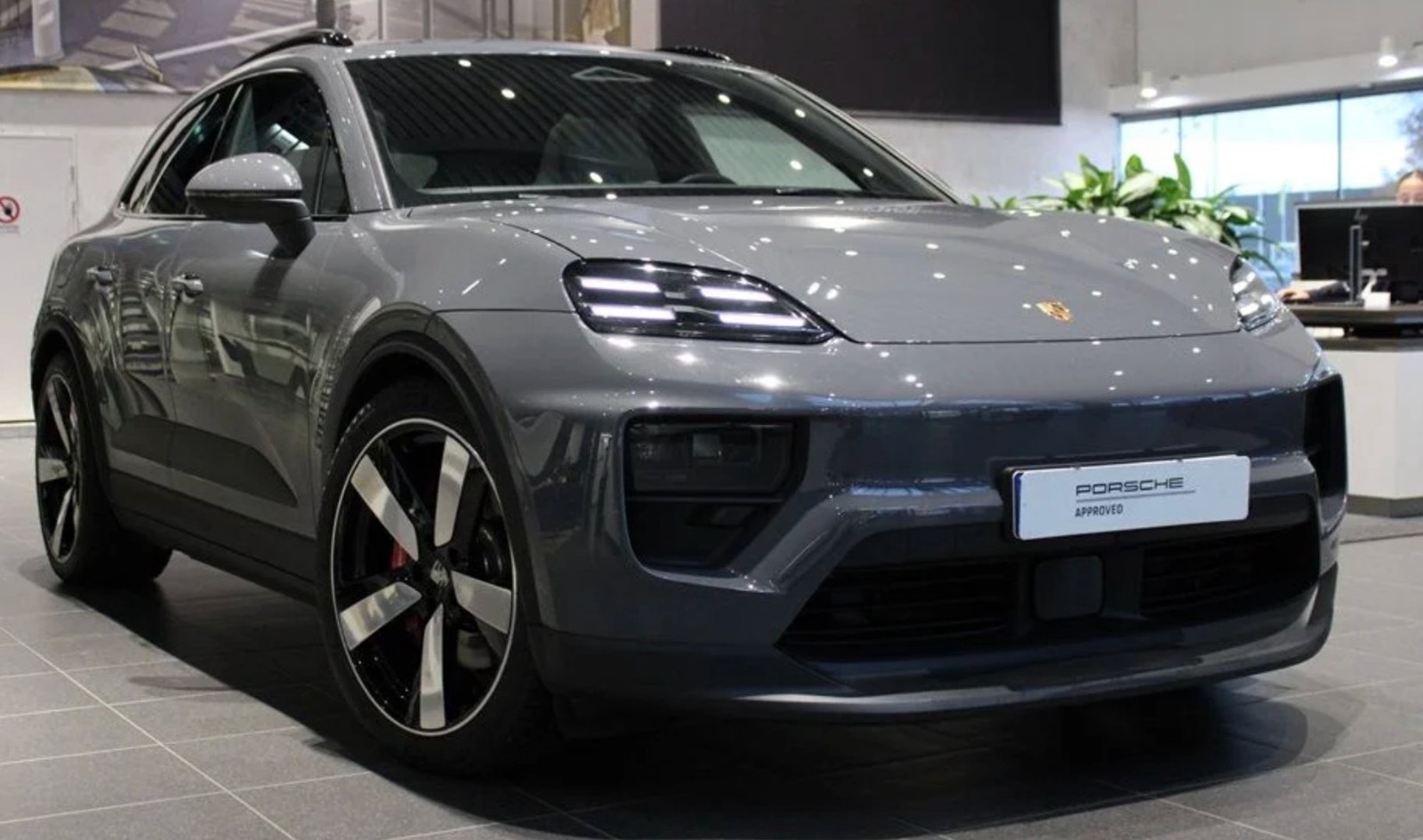 Porsche Macan Electric 4S