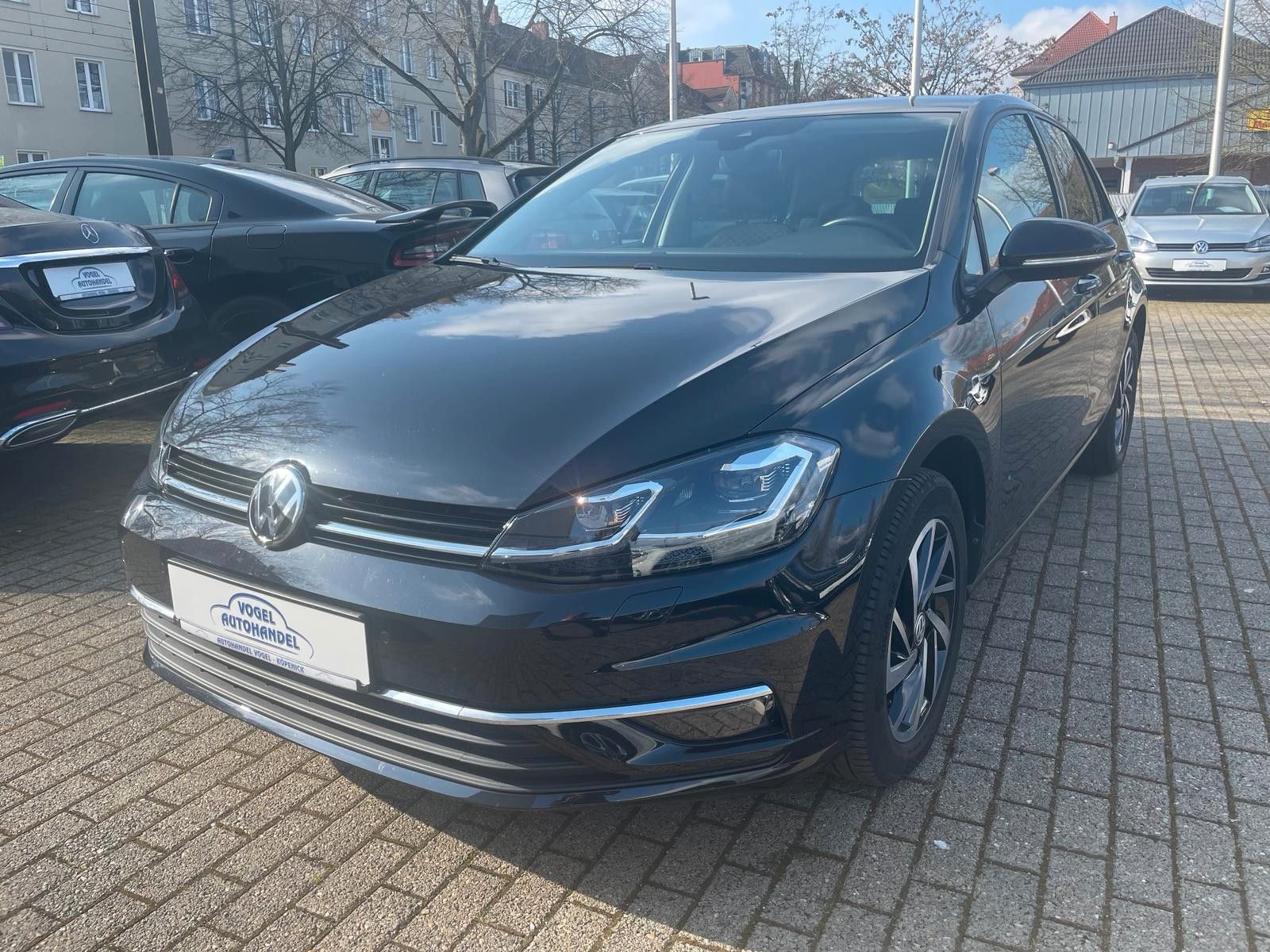 Volkswagen Golf VII Lim.*DSG*NAVI*SITZHZG*AHK*CAM*ACC*