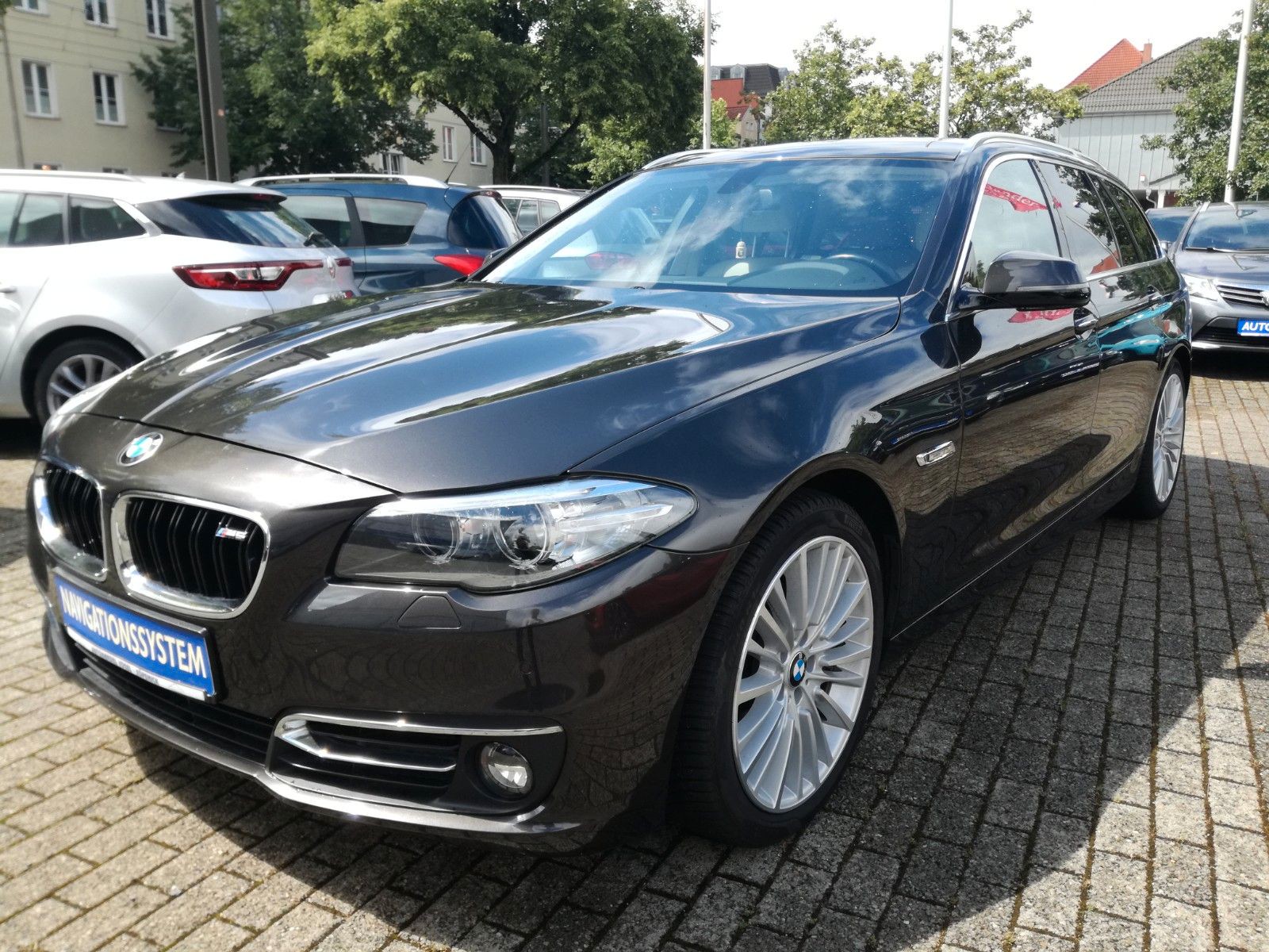 BMW 520d xDrive Touring*NAVI*PANO*ALLRAD*BI-XENON*
