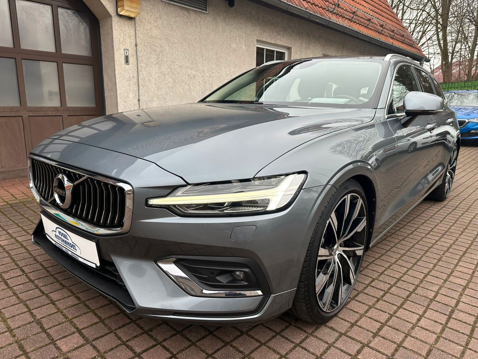 Volvo V60 Kombi Inscription*NAVI*CAM*AHK*LEDER*LED*