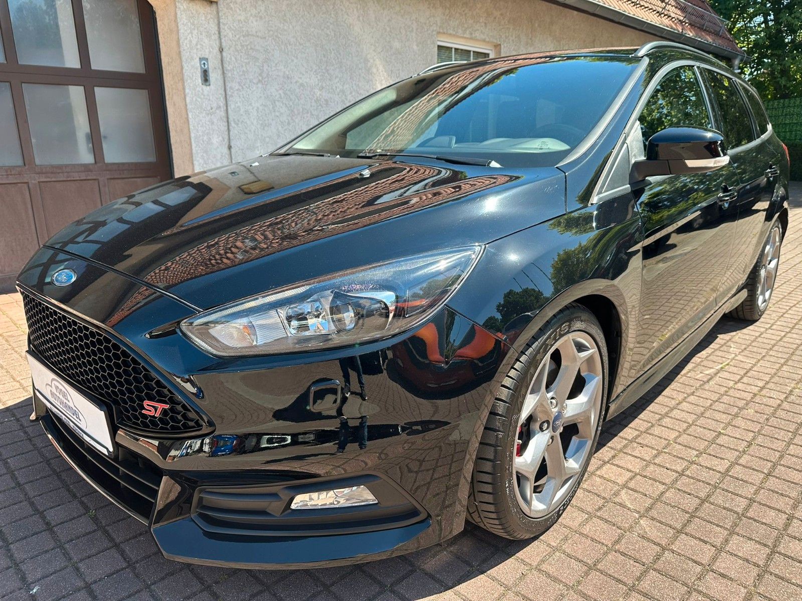 Ford Focus Turnier ST*KEYLESS*ALARM*LED*TÜV NEU*