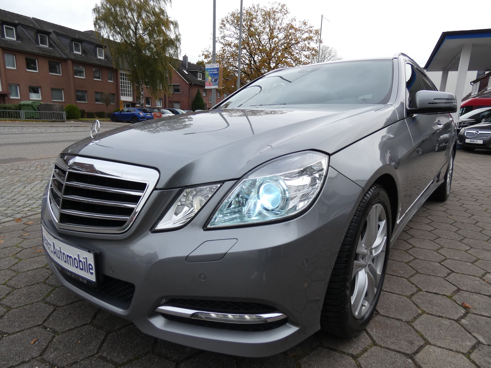 Mercedes-Benz E 200 CGI BlueEfficiency Navi Xenon Glasschiebedach Leder