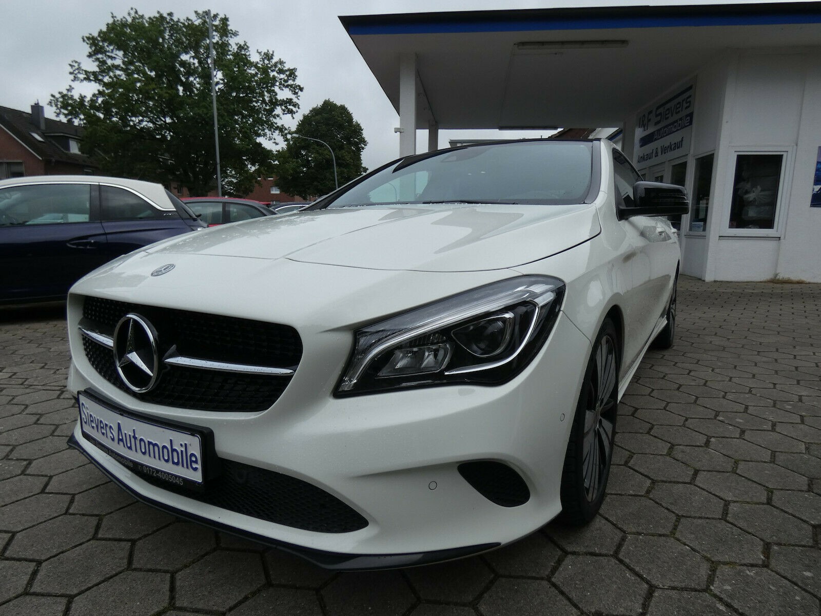 Mercedes-Benz CLA 180 Shooting Brake Urban Panoramad.Rückfahrk