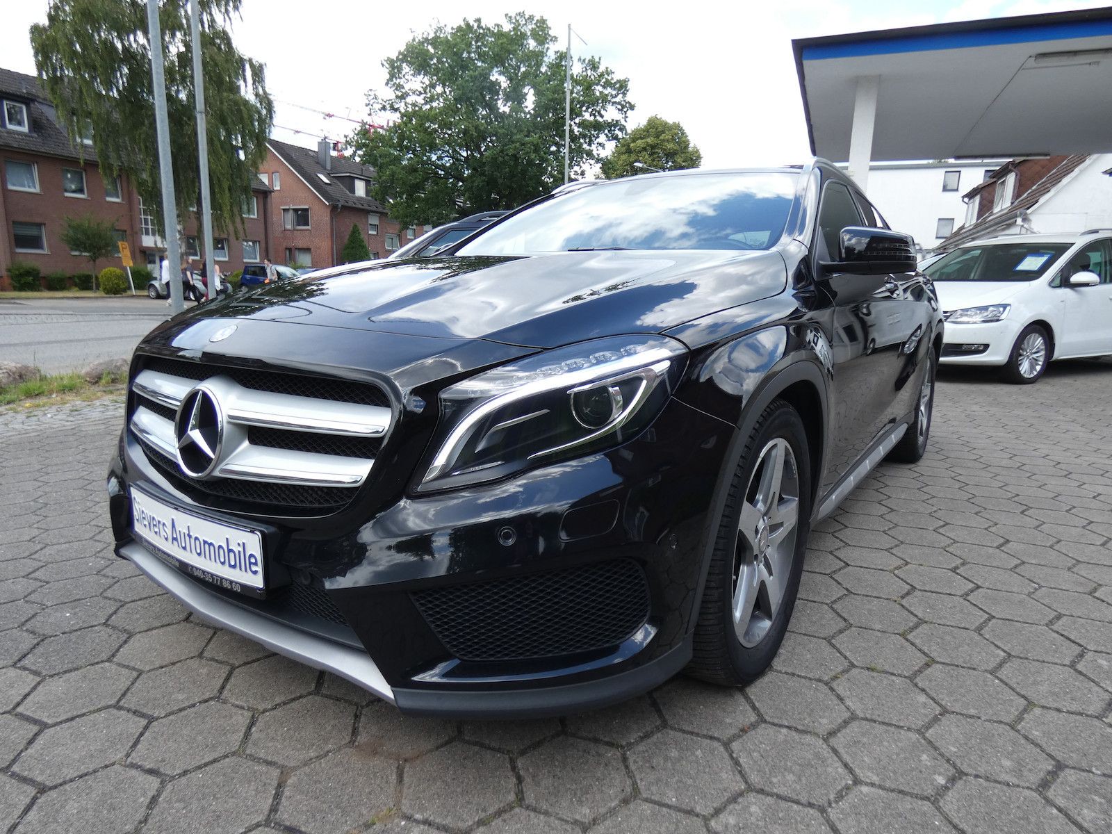 Mercedes-Benz GLA 220 d AMG Line 4Matic Leder Xenon Pano Navi