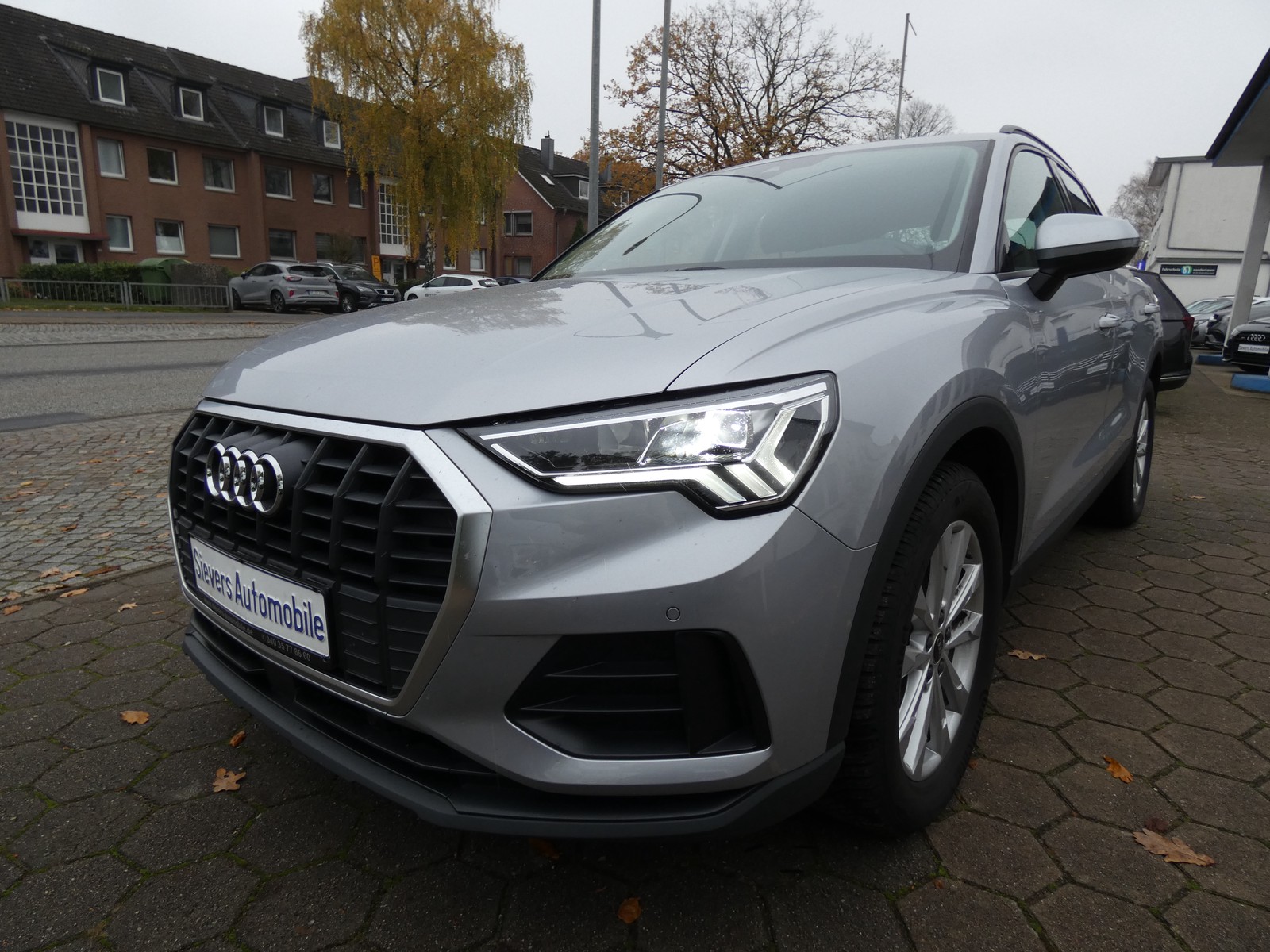 Audi Q3 35 TFSI S-tronic LED Navi AHK Kamera Alcantara Keyless SHZ