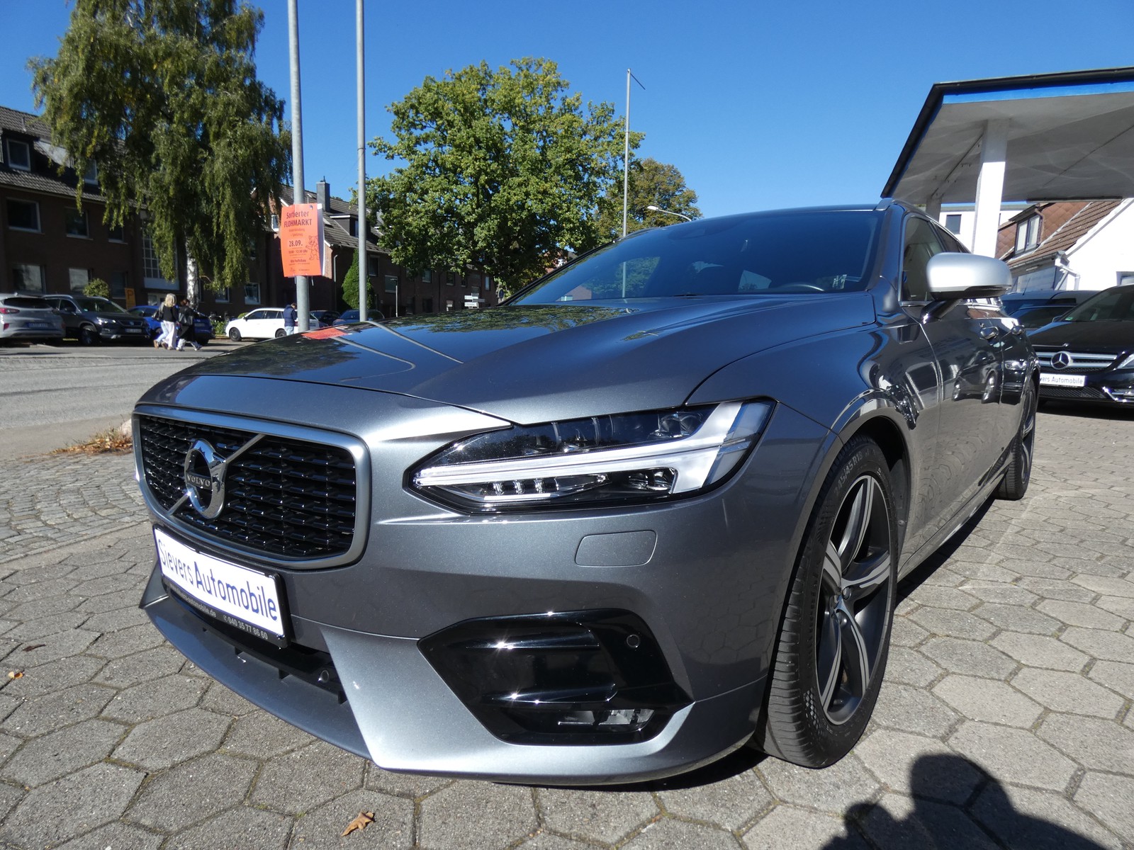 Volvo V90 Kombi D3 R-Design Alcantara LED Kamera ACC Navi Keyless