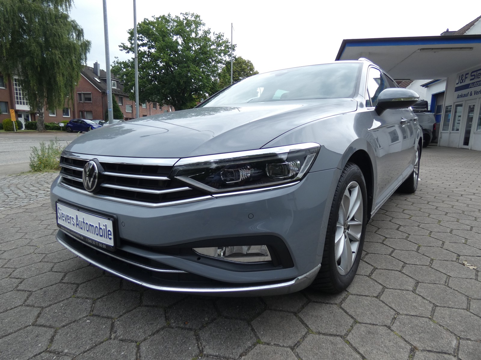 Volkswagen Passat Highline / Style / Elegance AHK Navi ACC