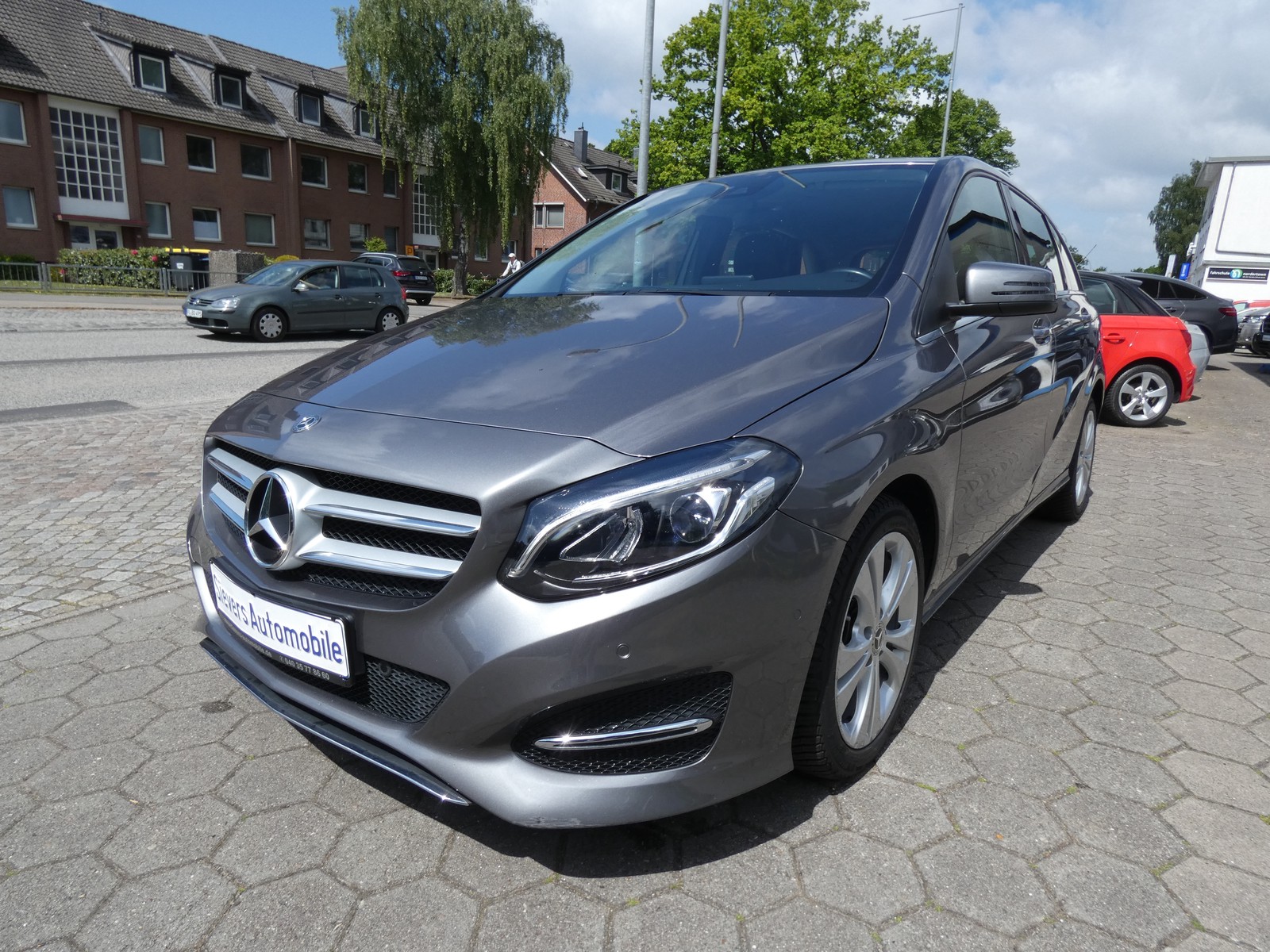 Mercedes-Benz B 200 Urban 7G-DCT Navi LED Kamera SHZ Teilleder Klima