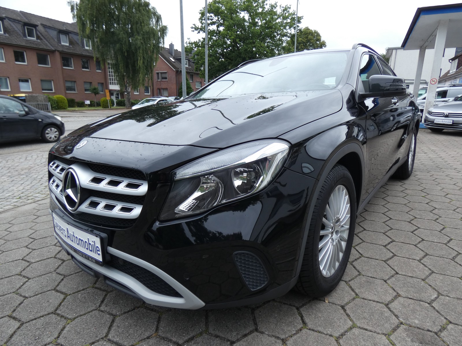 Mercedes-Benz GLA 180 Navi Teilleder Tempomat SHZ Klima PDC