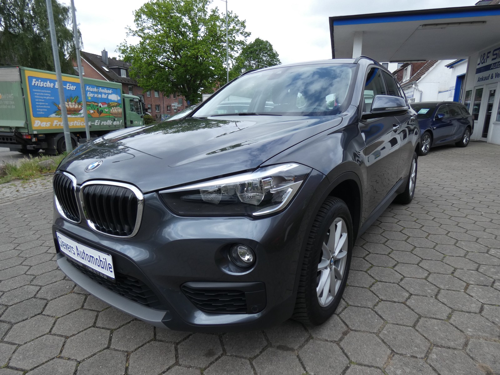 BMW X1 sDrive 18 i Advantage Navi AHK PDC Sitzheiz.