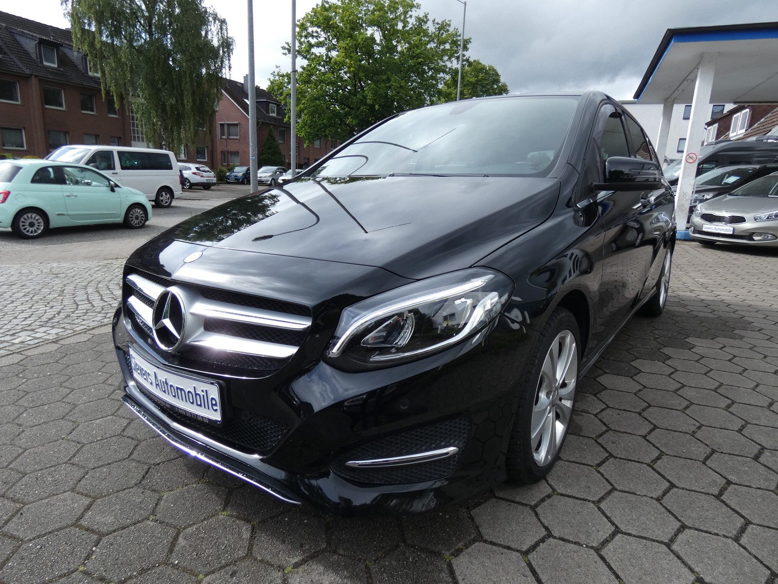 Mercedes-Benz B180 Urban 7G-DCT LED Navi Kamera SHZ Klima