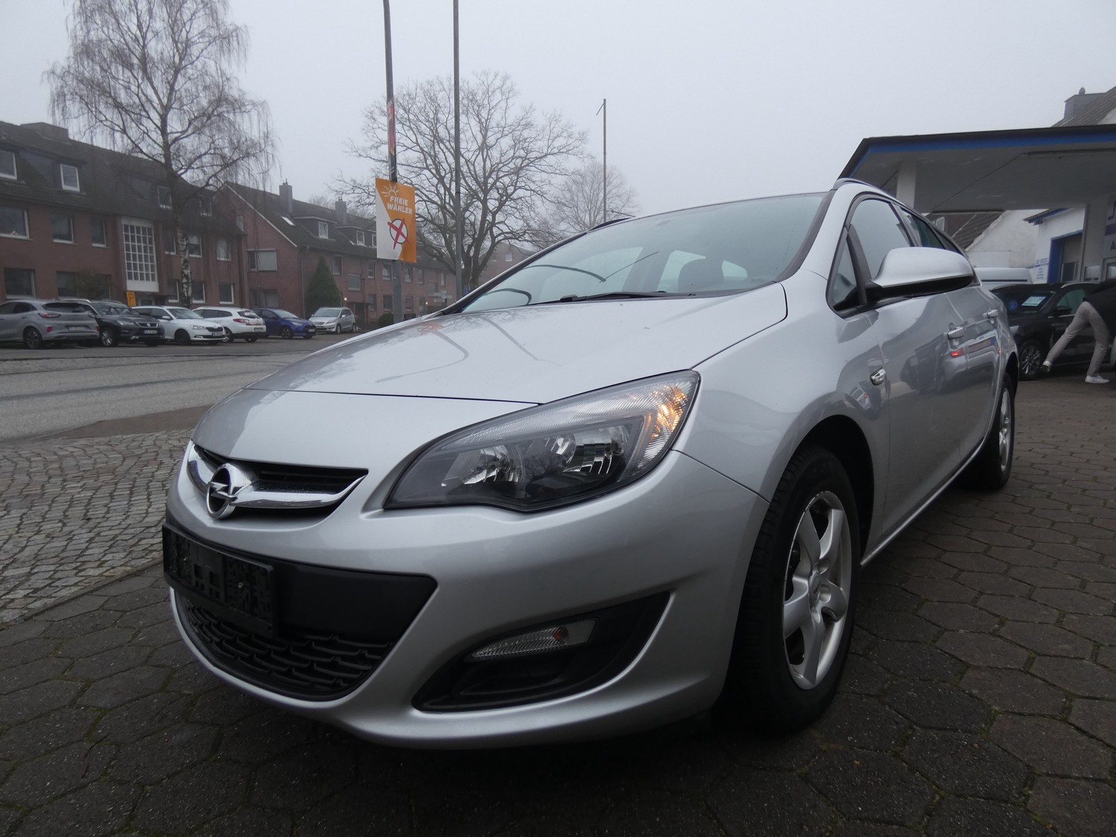 Opel Astra J Sports Tourer Edition 1,4 Turbo AHK TÜV 10/26