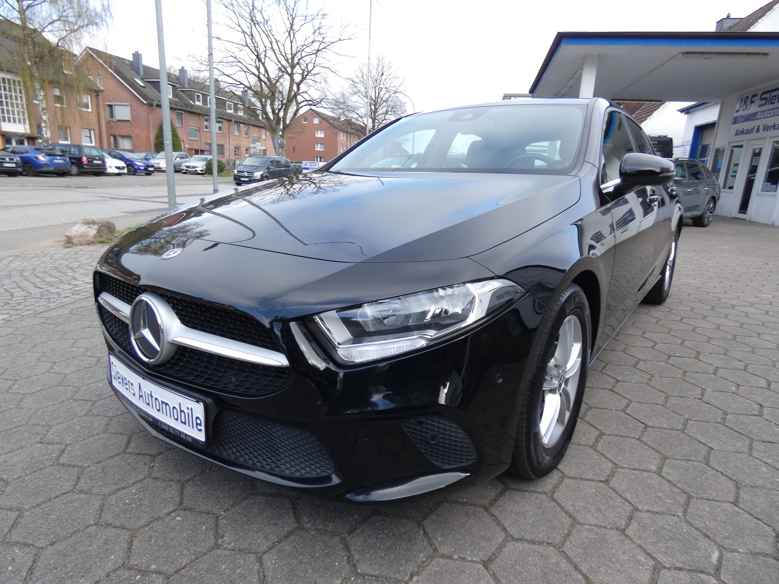 Mercedes-Benz A 200 d 8G-DCT Navi Teilleder SHZ PDC Klima Tempomat