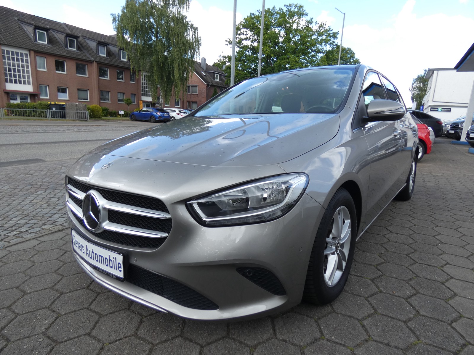 Mercedes-Benz B 180 7G-DCT Pano ACC Teilleder Navi Kamera