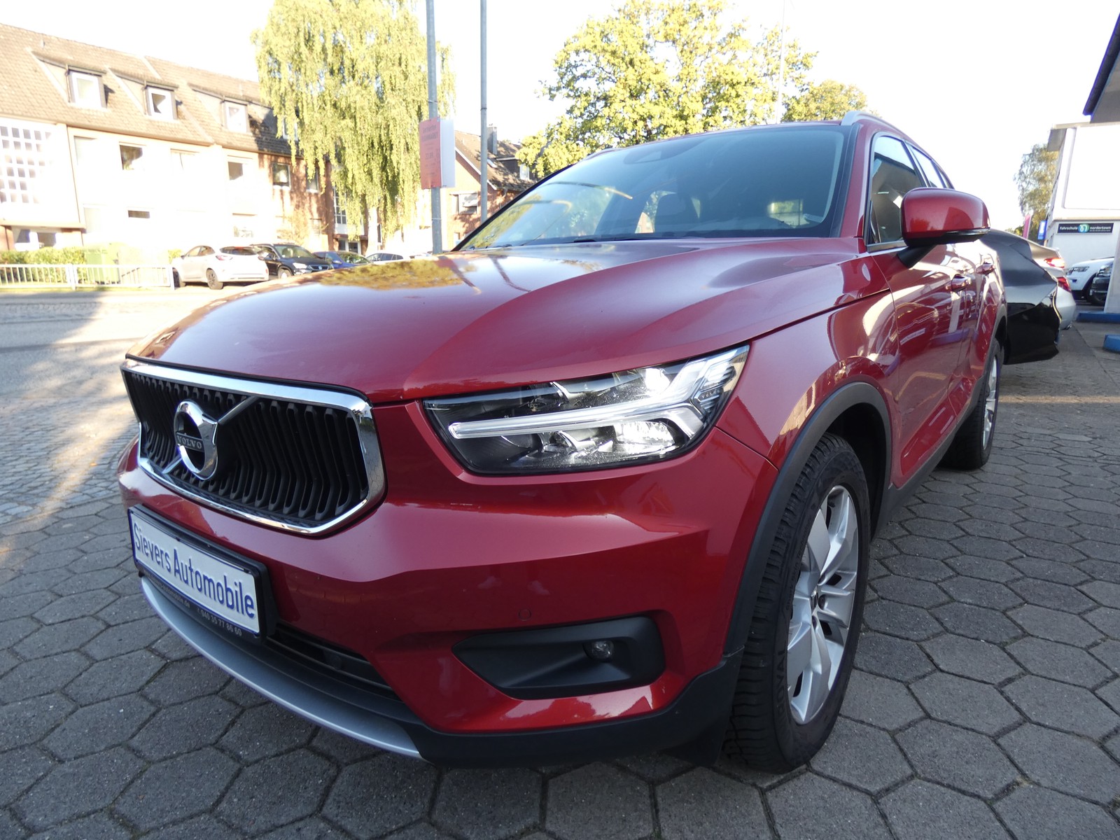 Volvo XC40 D4 Momentum AWD Geartronic Leder AHK Standheizung LED