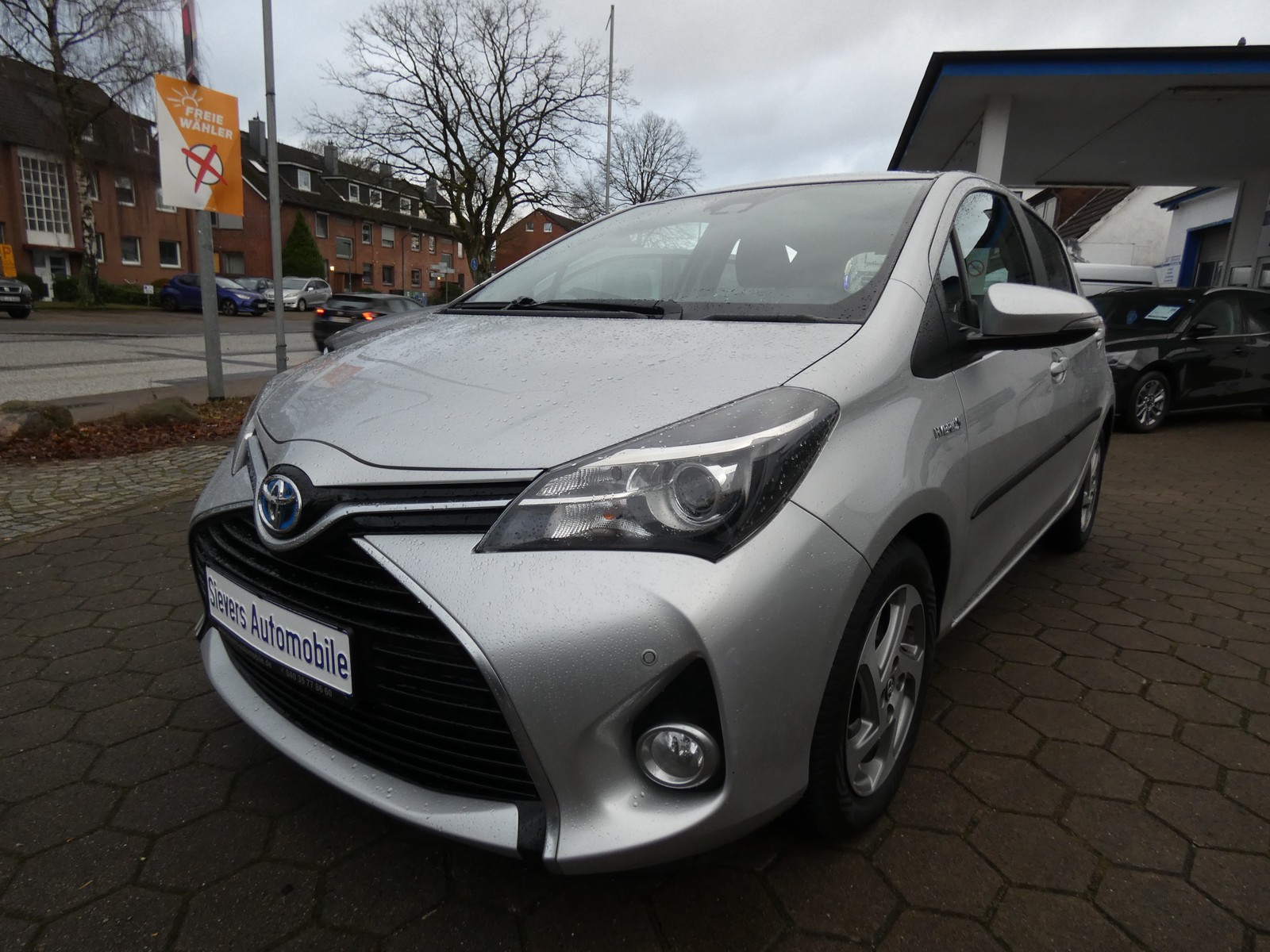Toyota Yaris Edition-S Hybrid 1,5 Automatik Navi Kamera Standheizung Keyless Tempomat Klima