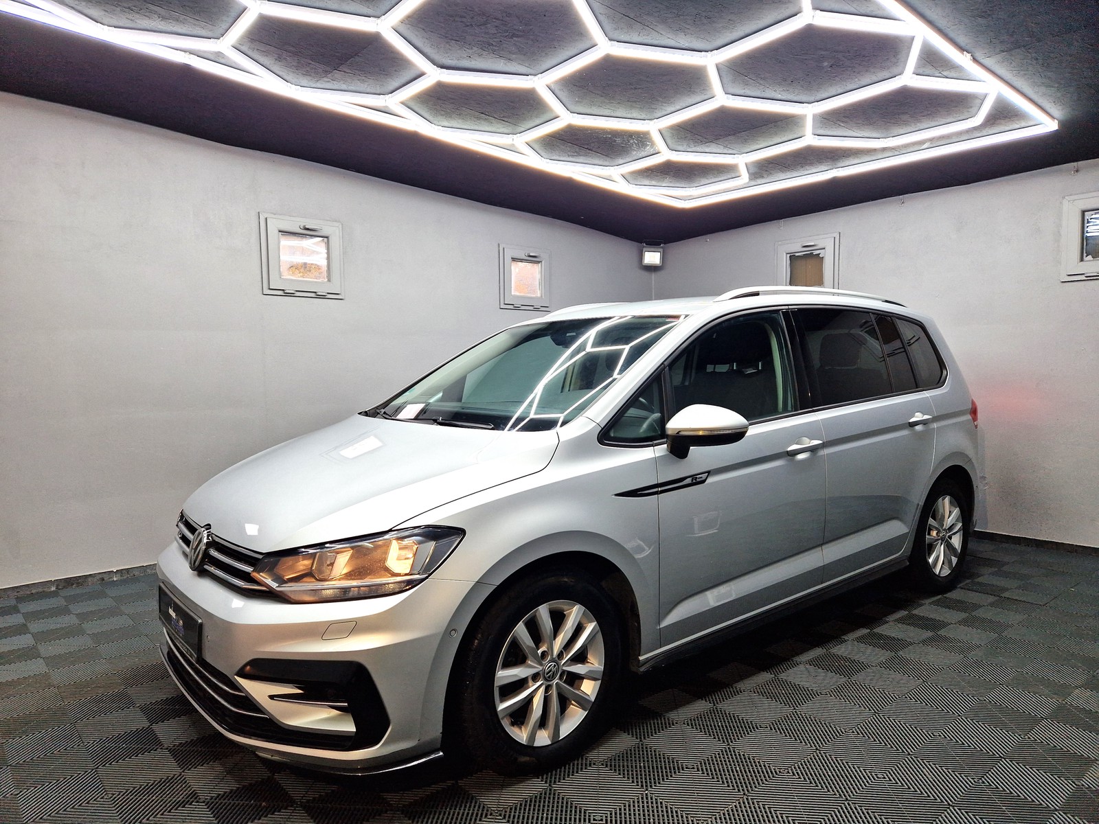 Volkswagen Touran 1.6 TDI DSG |R-LINE|SPORT PAKET|AUTOMATIK|NAVI|KAMERA