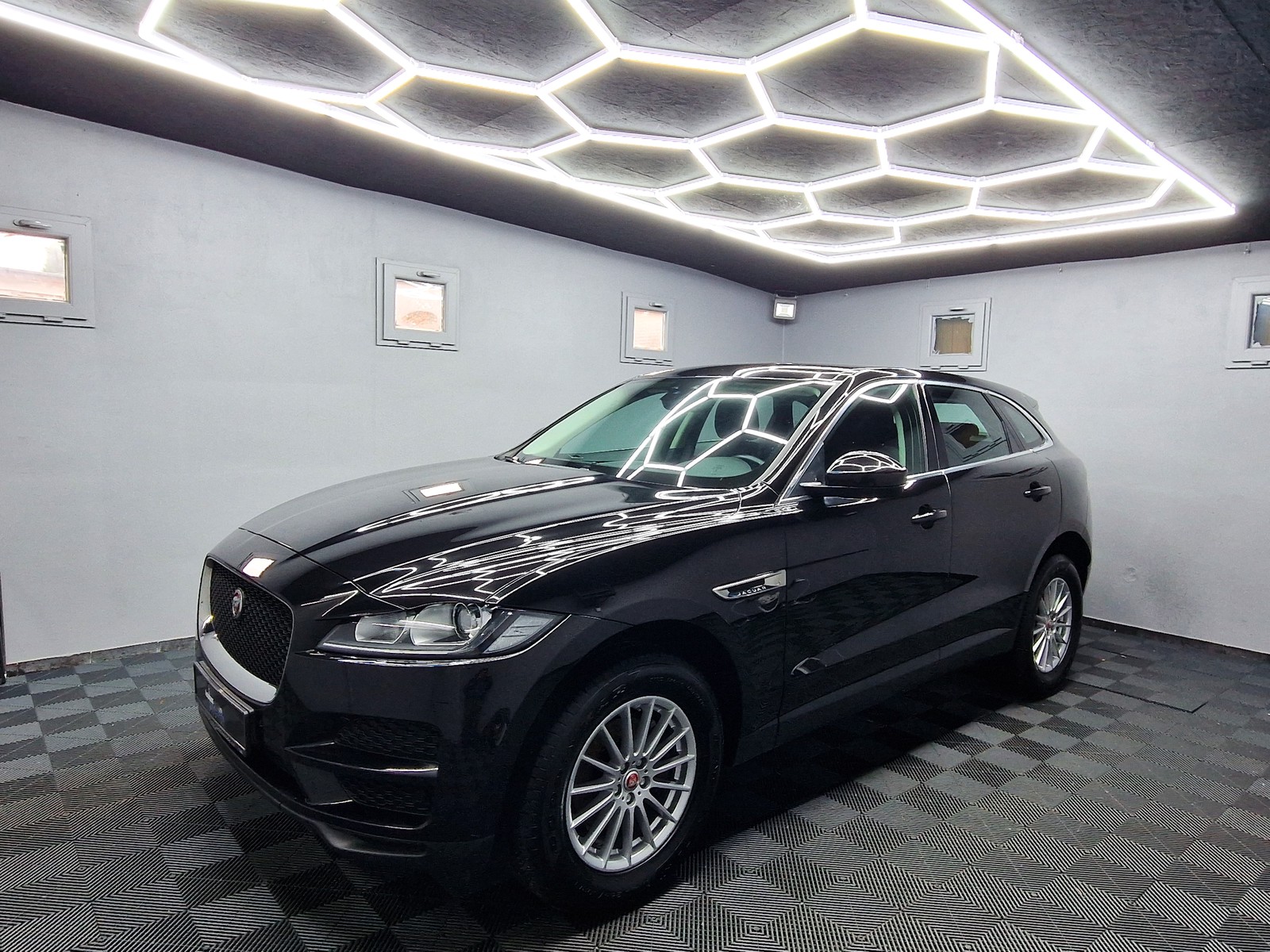 Jaguar F-Pace Pure AWD|AUTOM|STHZ|NAVI|KAMERA|SOS NOTRUF