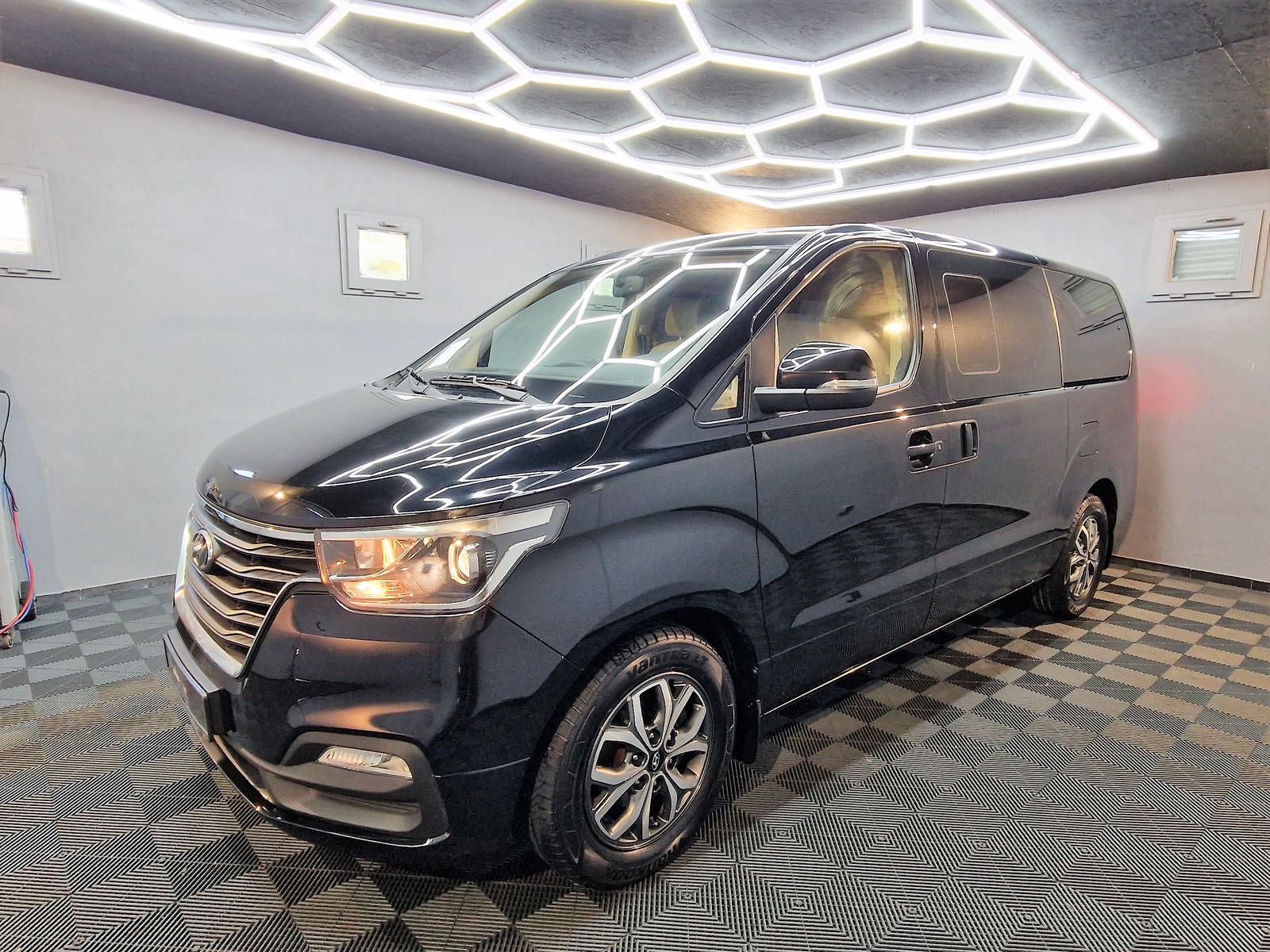 Hyundai H-1 Travel Premium|AUTOM|LEDER|NAVI|9 SITZER|