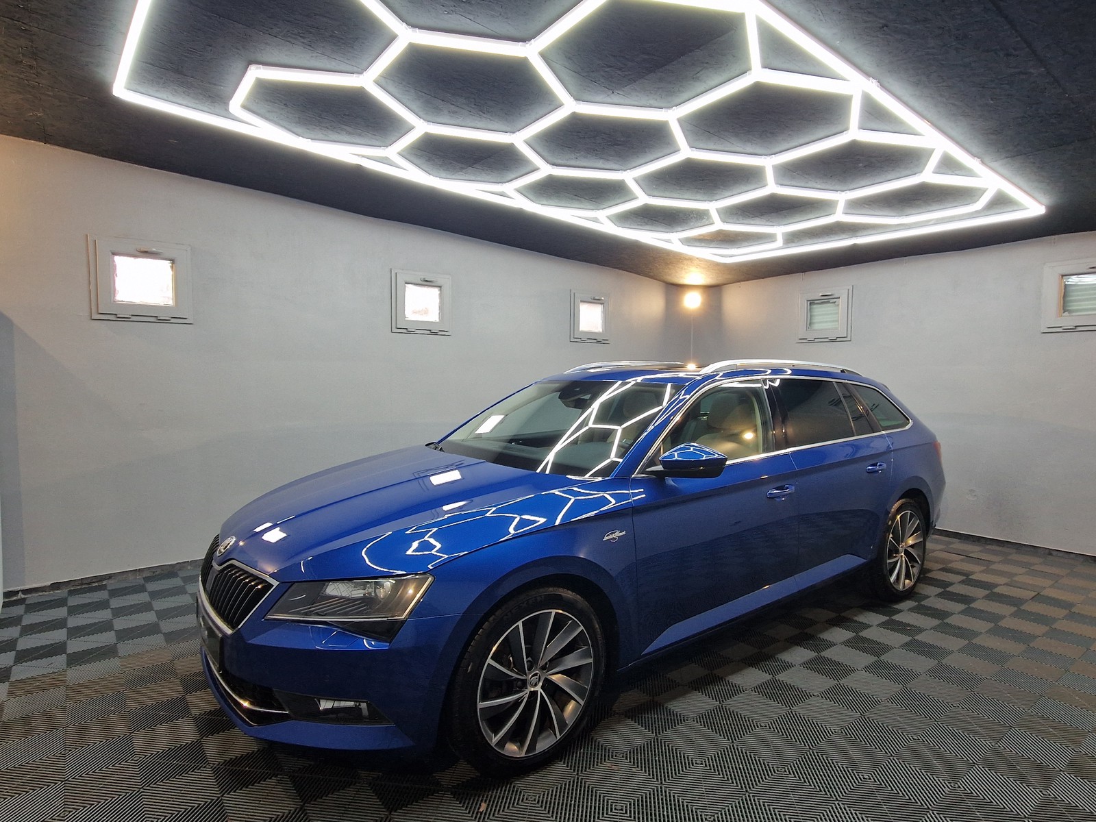 Skoda Superb Combi 4X4 DSG L&K AUTOMATIK|PANO|LED|LEDER|NAVI