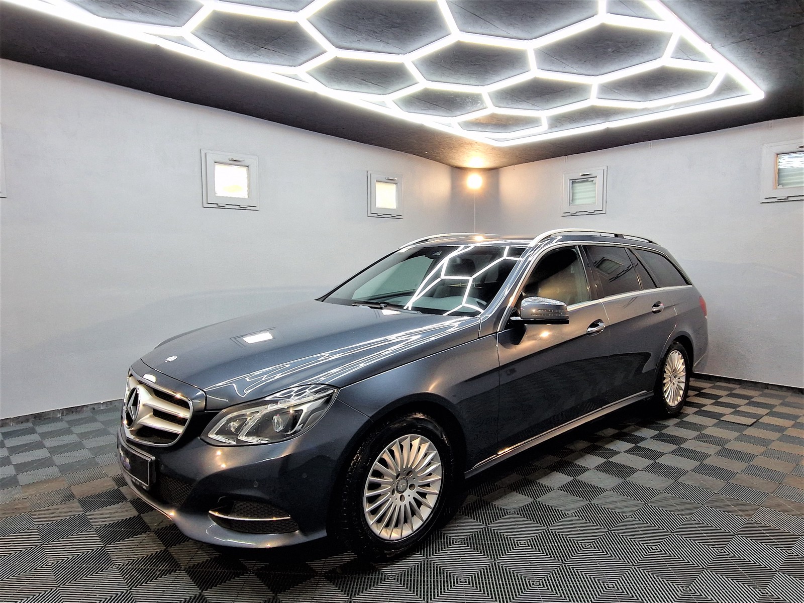 Mercedes-Benz E 220 CDI BE AVANTGARDE|STANDHEIZUNG|LED|NAVI|H&K