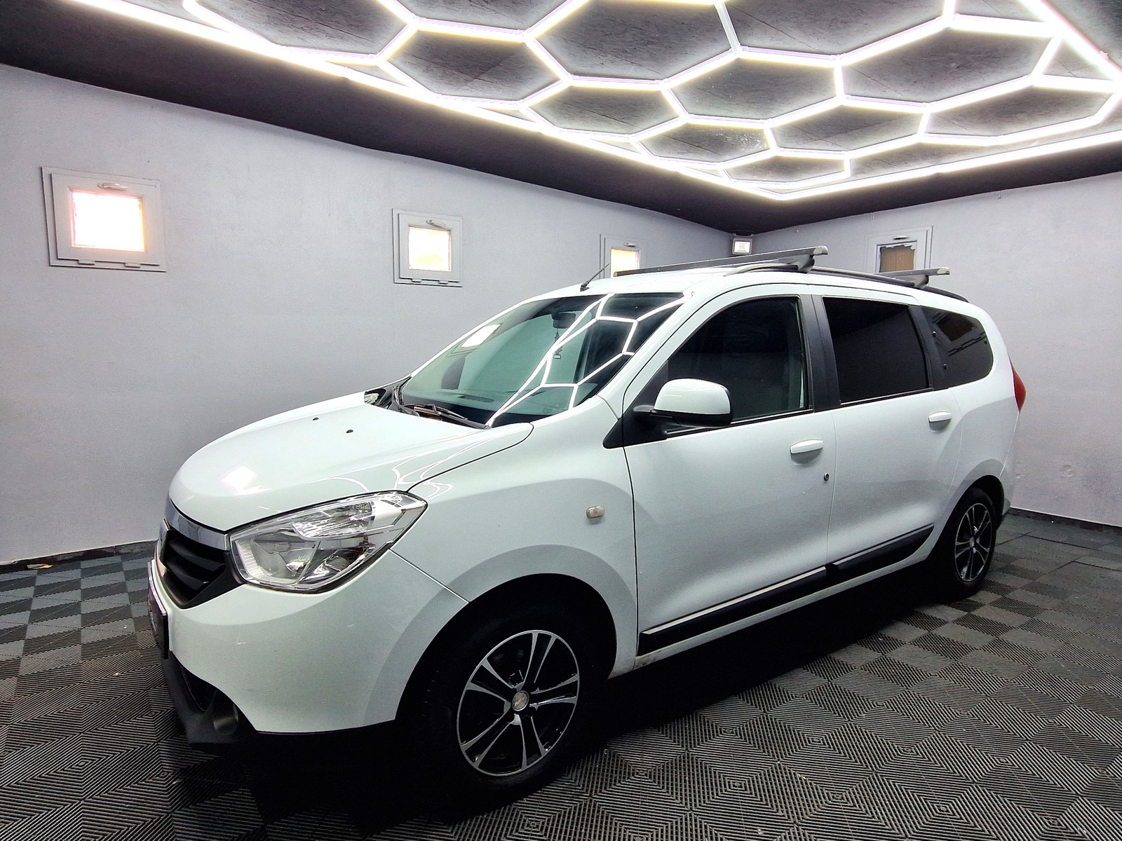 Dacia Lodgy Laureate |7 SITZER|NAVI|ANHÄNGERKUPPLUNG|KLIMA