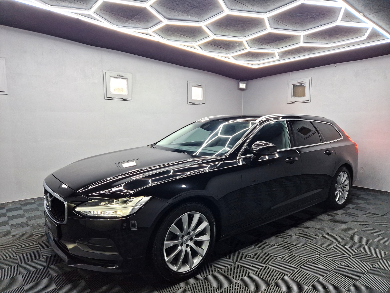 Volvo V90 D4 Momentum|AUTOM|LEDER|LED|ANHÄNGERKUPPLUNG