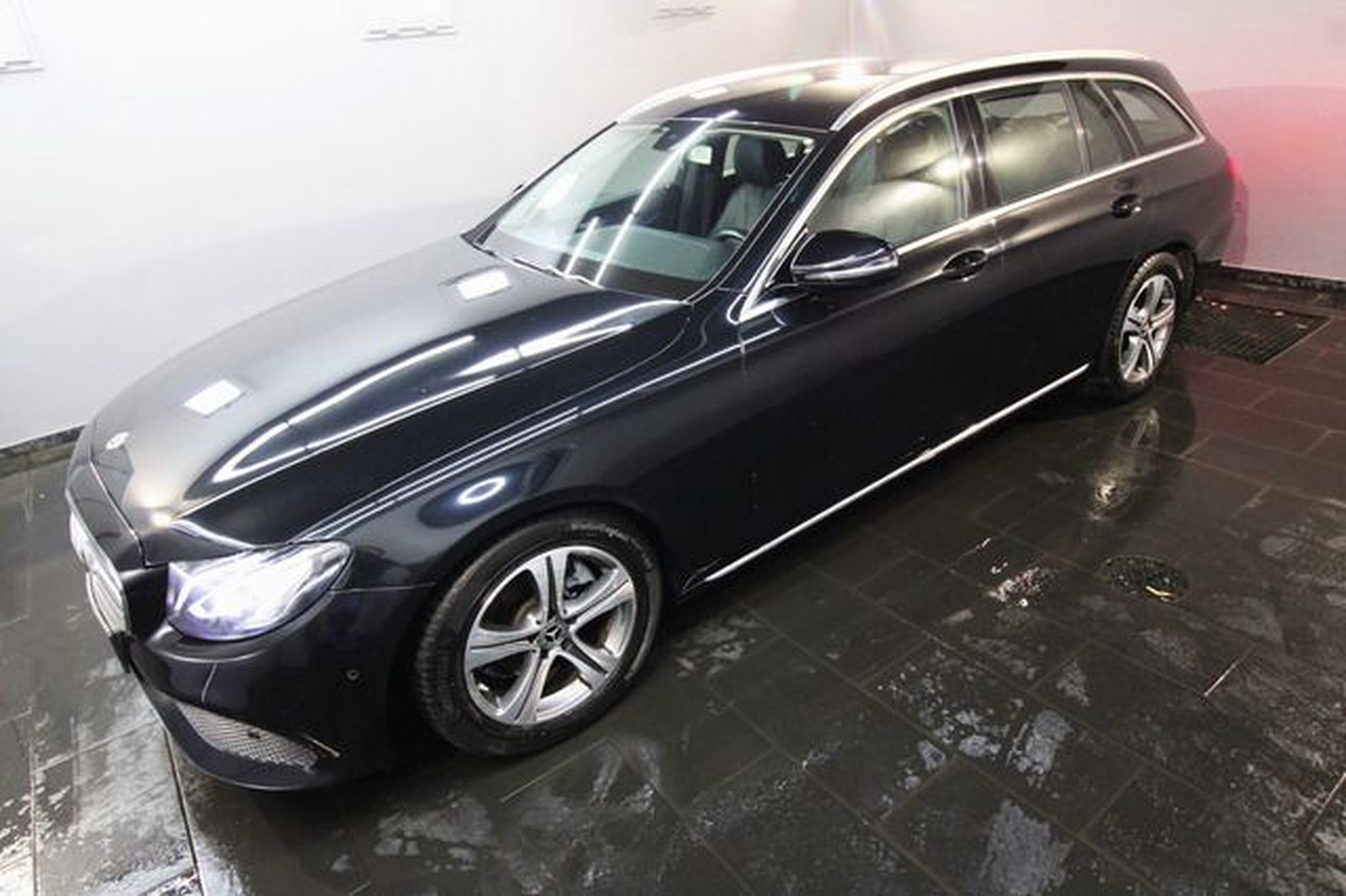 Mercedes-Benz E 220 d T AVANTGARDE LEDER|NAVI|KAMERA