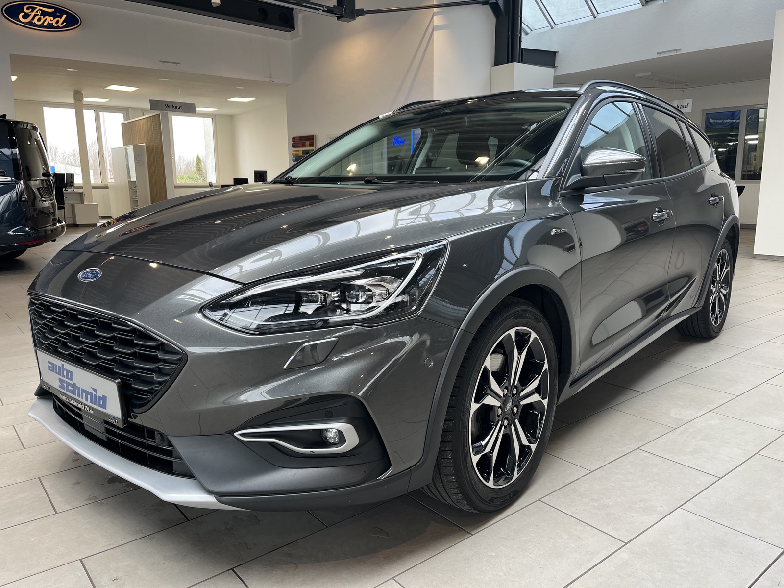 Ford Focus Turnier Active + AHK + adaptive LED + Panorama