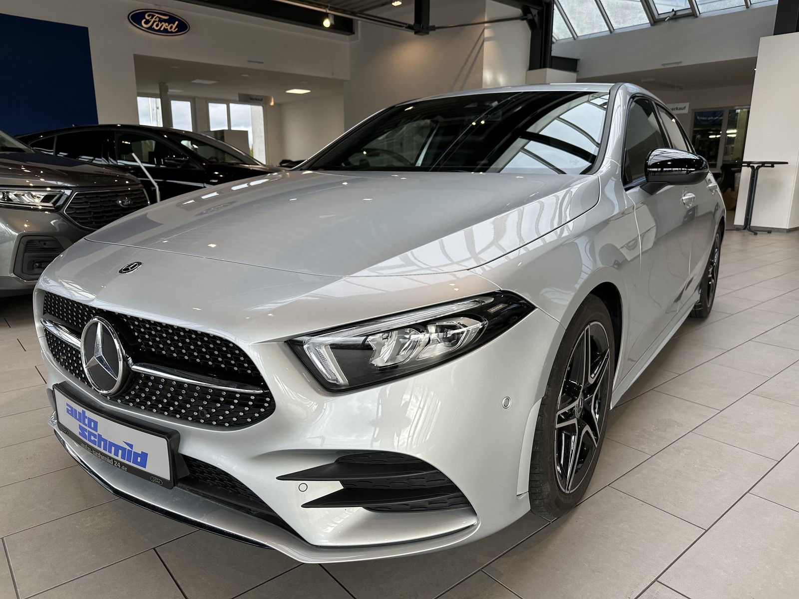 Mercedes-Benz A 200 AMG Line + LED High Perf. + MBUX + RFK