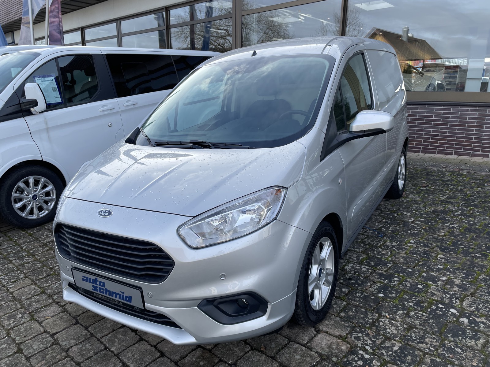Ford Transit Courier Limited + Navi + Rückfahrk. + Sitzh. +++