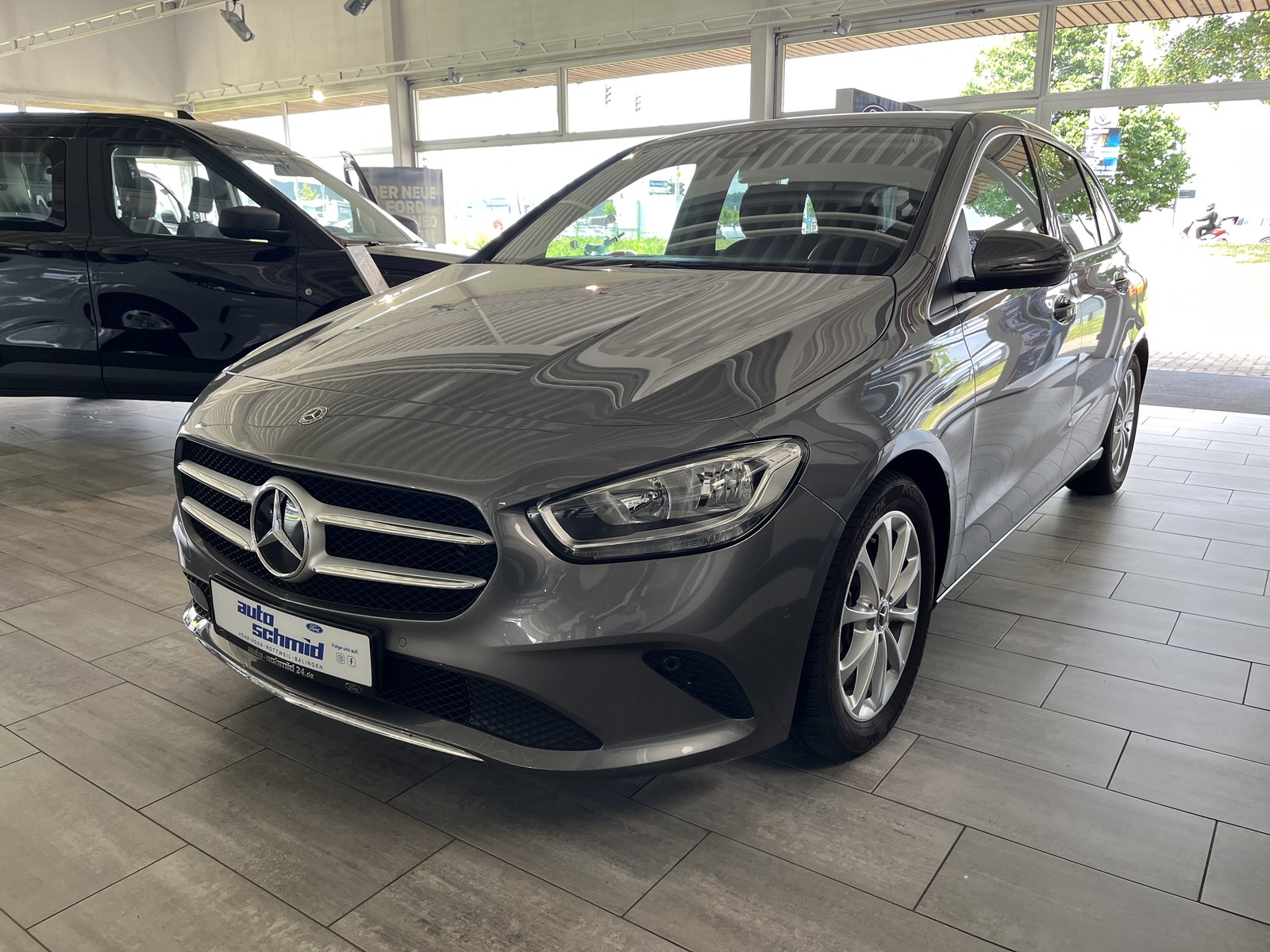 Mercedes-Benz B 180 Aut. + SHZ + Navi