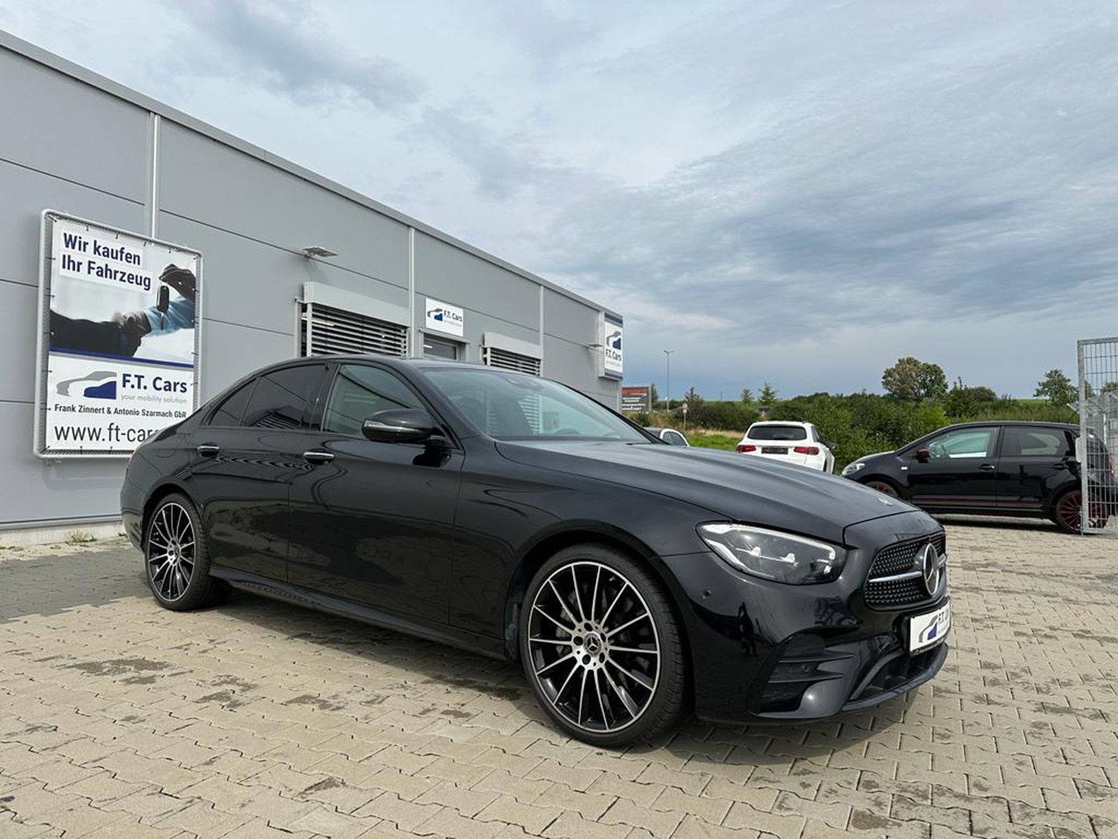 Mercedes-Benz E 300 AMG-Line 9G-DTC Pano/Night-Paket/Head-up/Distr.