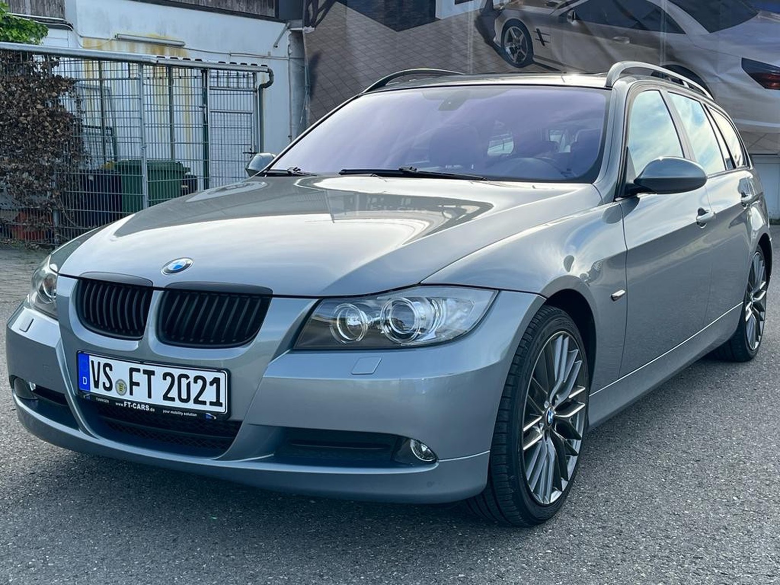 BMW 320d Autom. Pano Leder Xenon PDC SHZ LM 18"