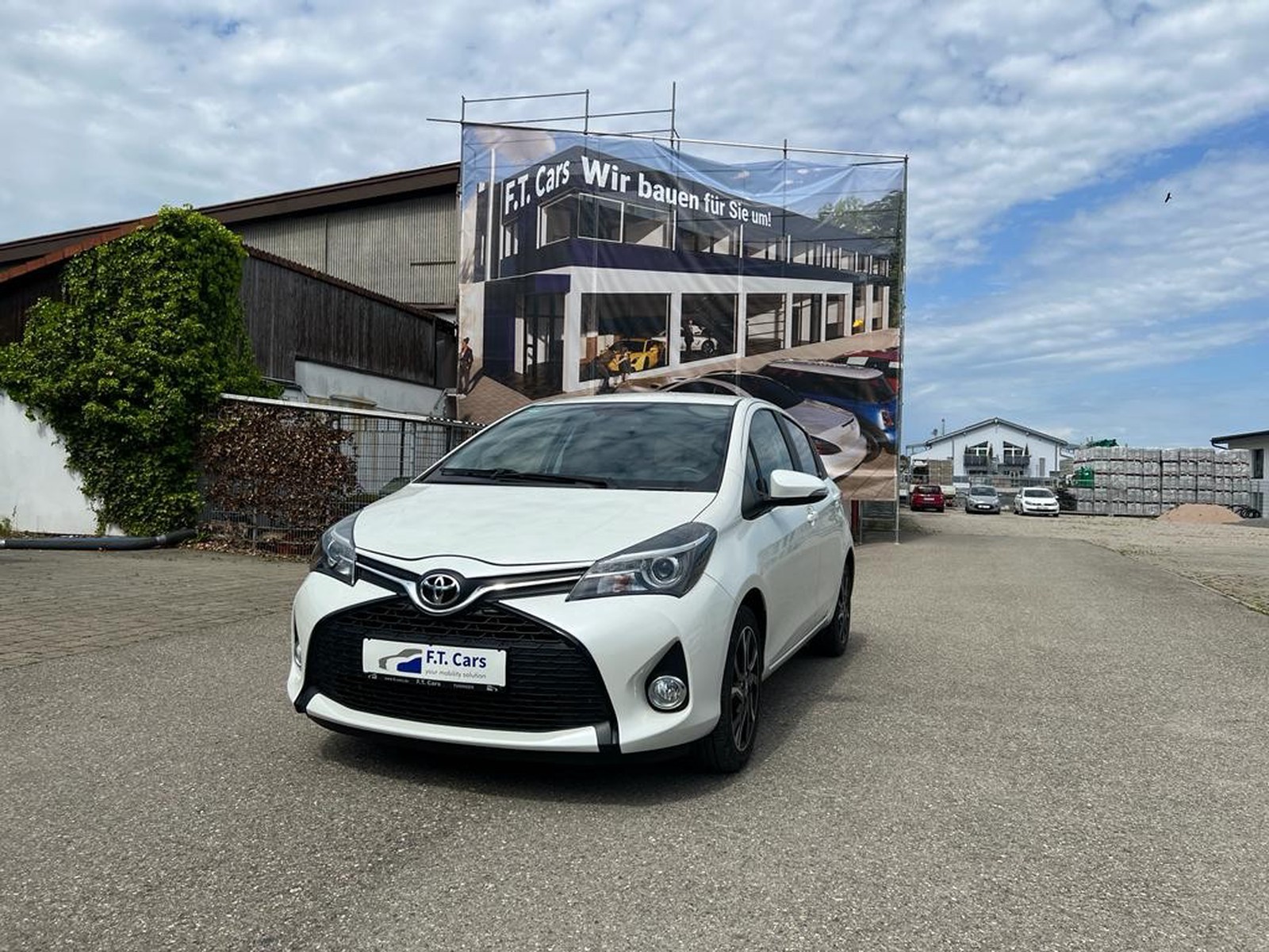 Toyota Yaris S 1.3 5trg. Navi+Klimaaut.+SHZ+R-Kamera