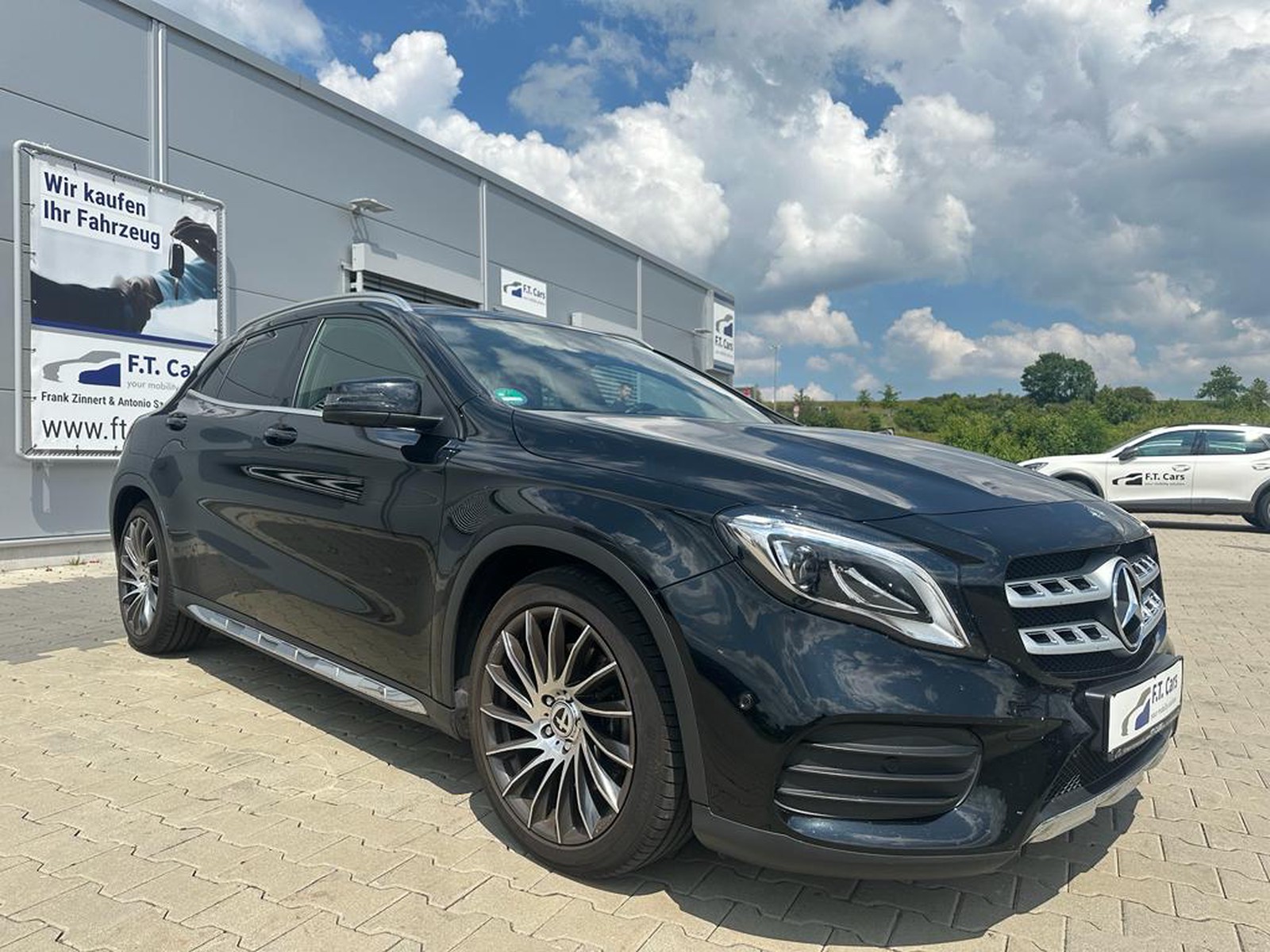 Mercedes-Benz GLA 220 4Matic Navi/Pano.-Dach/Leder/SHZ