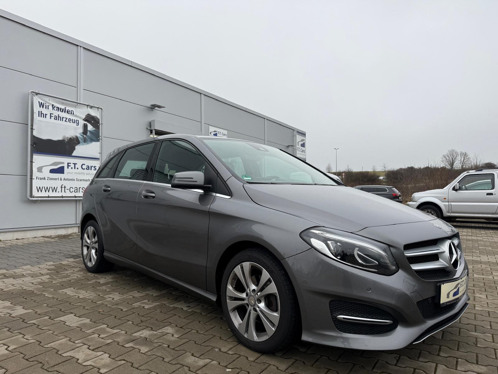 Mercedes-Benz B 180 Urban Style Edition Navi/LM/LED