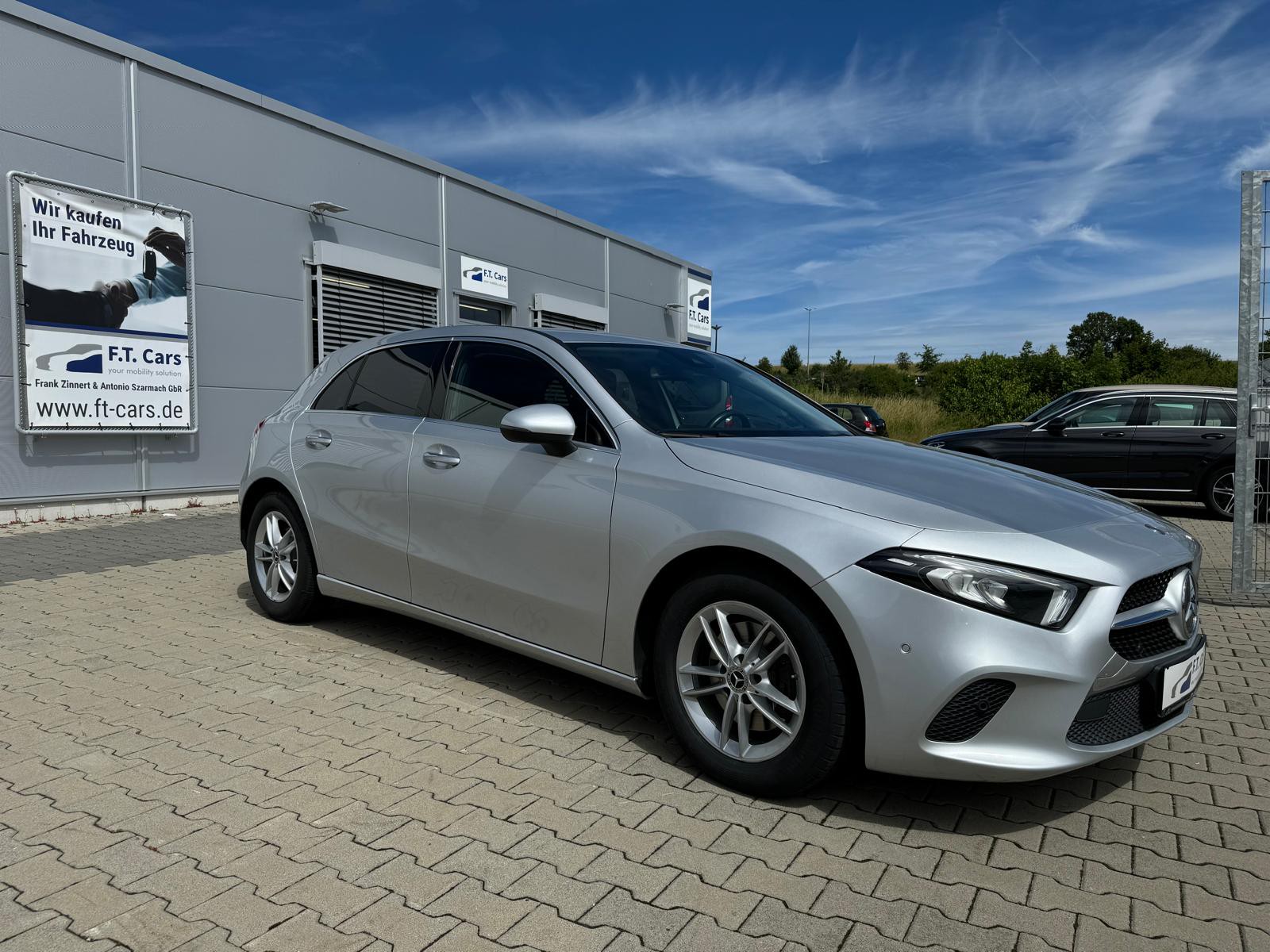 Mercedes-Benz A 200 Leder/Sportsitze/MBUX/LED/Ambi/Navi/