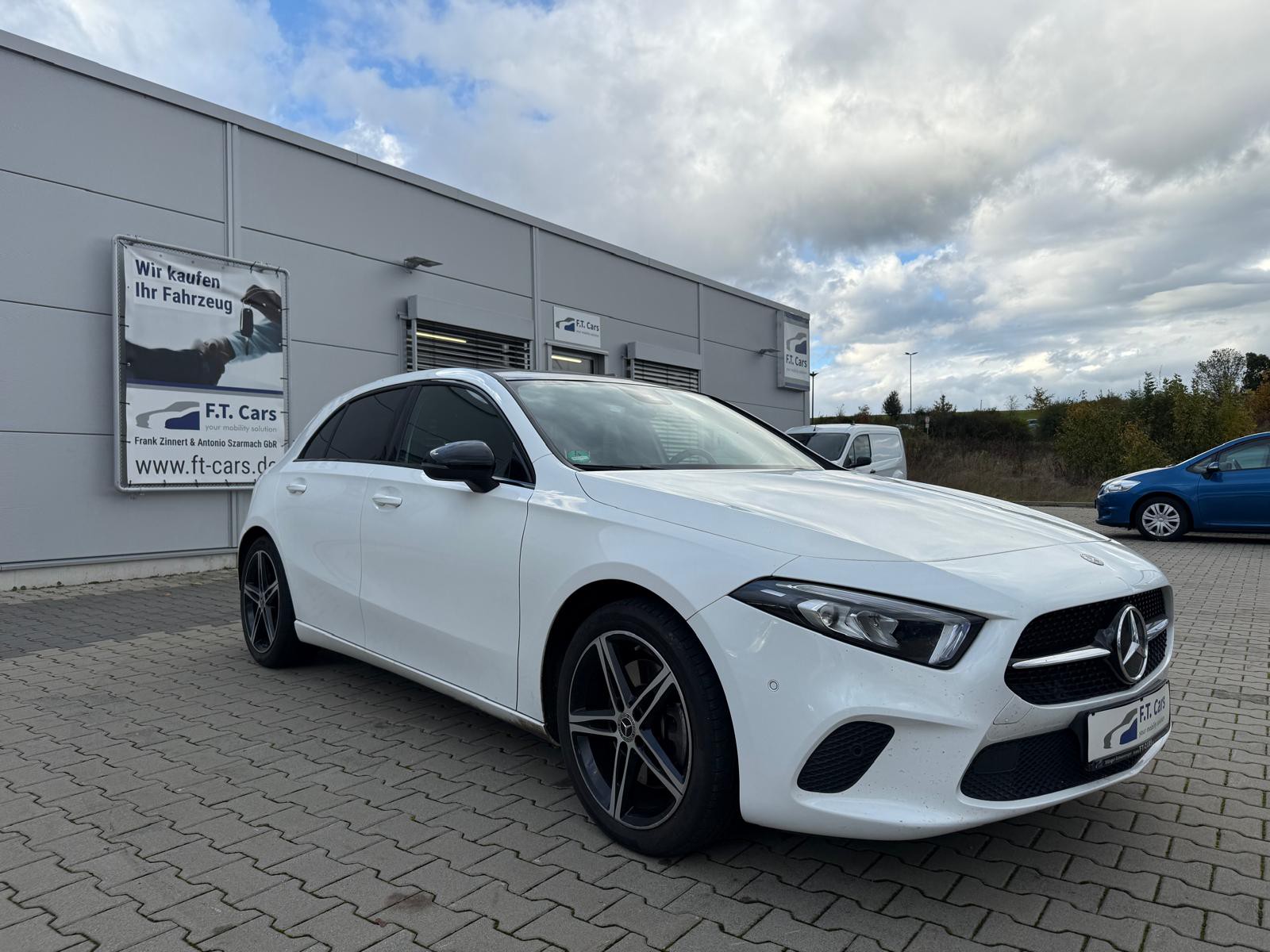 Mercedes-Benz A 250 Navi/Night-Paket/LED/MBUX